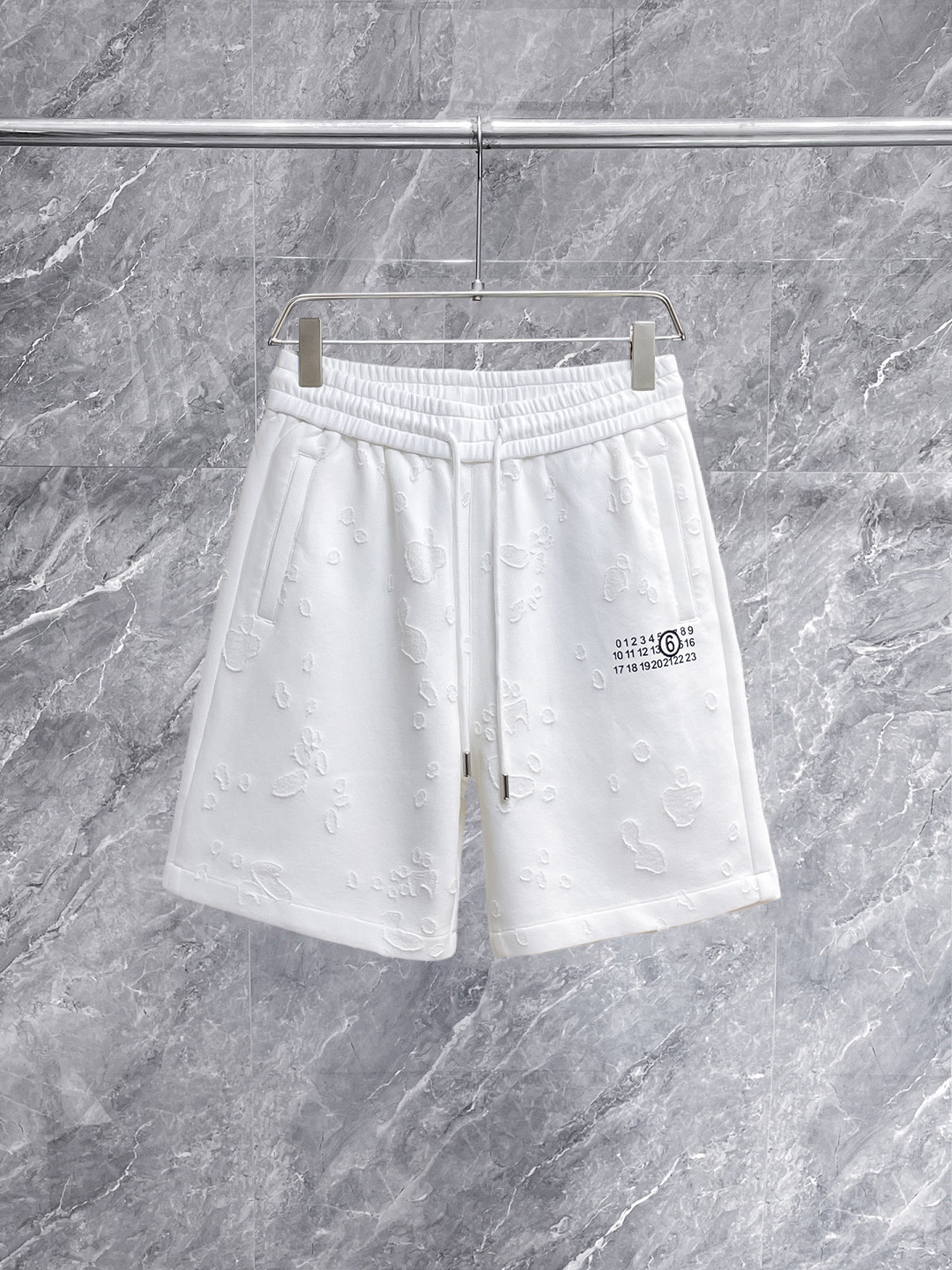 NO:838815,Margiela's three-standard complete 2026 new summer men's casual shorts, advanced custom-made breathable fabrics, extremely breathable, elastic and comfortable, impeccable details, top-grade accessories, original logo design concept, delicate and soft feel!  The upper body fit is awesome!  Sizes M-XXXL, please state your height and weight when ordering, masion margiela, shorts,19860909马吉拉 三标齐全 2026夏季新款男士休闲短裤,高级定制面料透气面料 透气弹力舒适度极高,细节无可挑剔,顶级辅料配备,原版logo设计理念,手感细腻柔软！上身版型超赞！尺码M-XXXL下单报身高体重,,masion margiela,shorts,,Men's clothing
