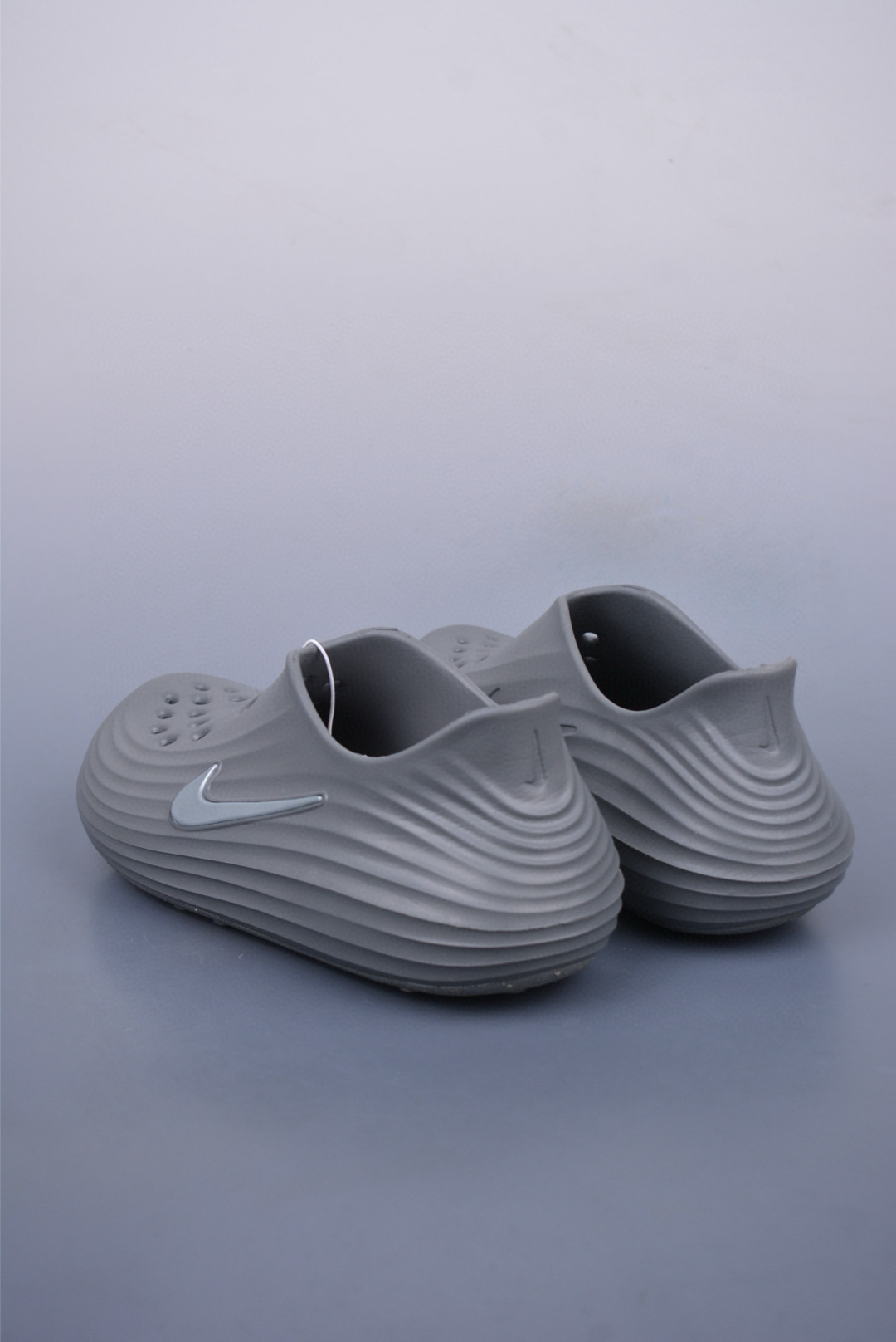 120 Nike ReactX Rejuven8 耐克夏日穿搭凉鞋 HV5060-002