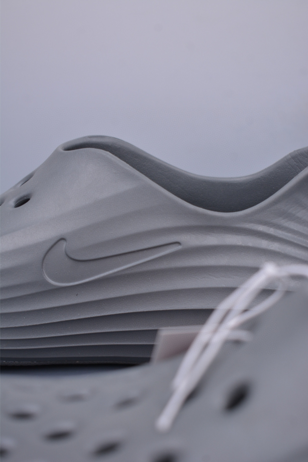 120 Nike ReactX Rejuven8 耐克夏日穿搭凉鞋 HV5060-002