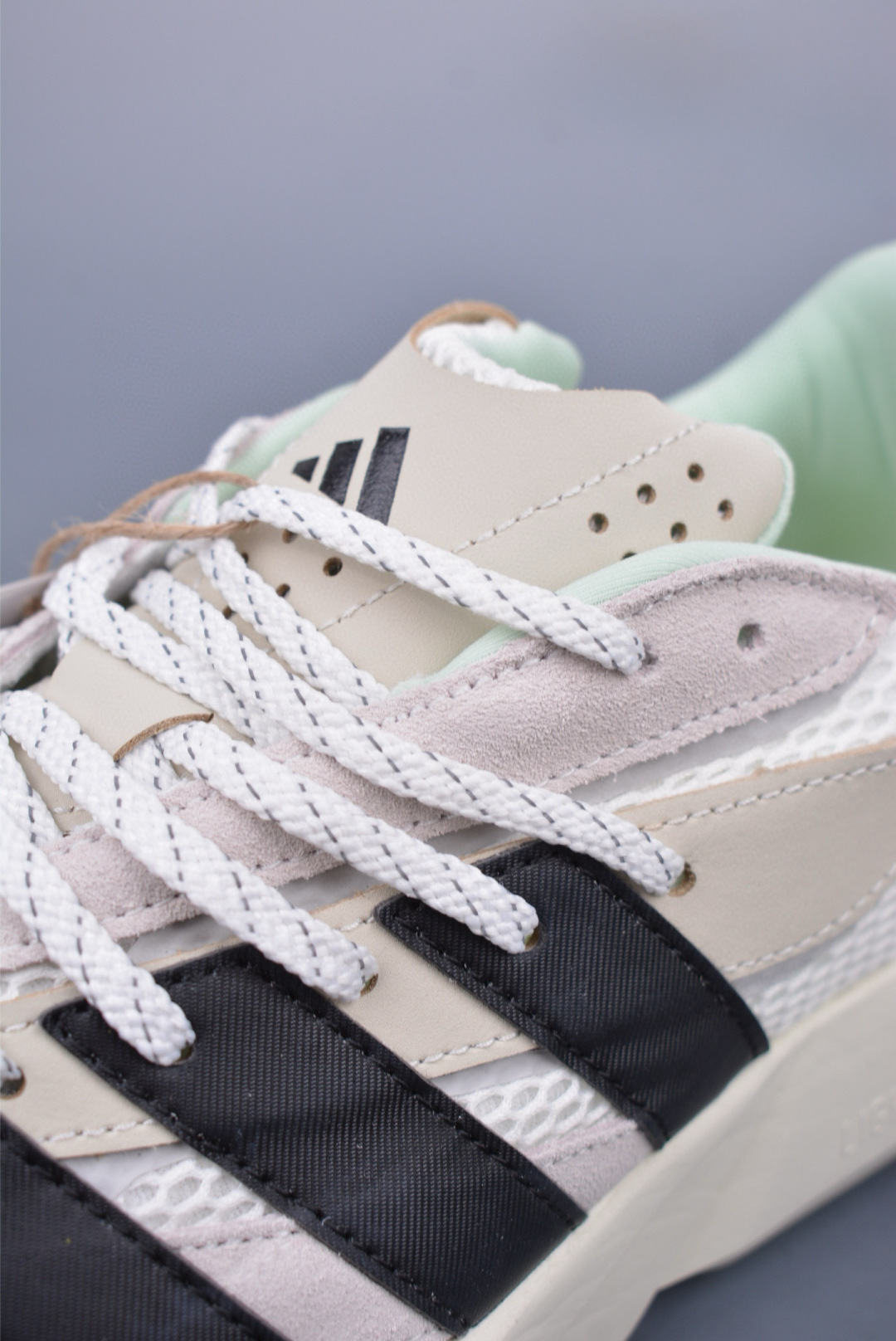 180 Adidas Lightblaze 阿迪透气跑步鞋 麂皮网面拼接 JP8363