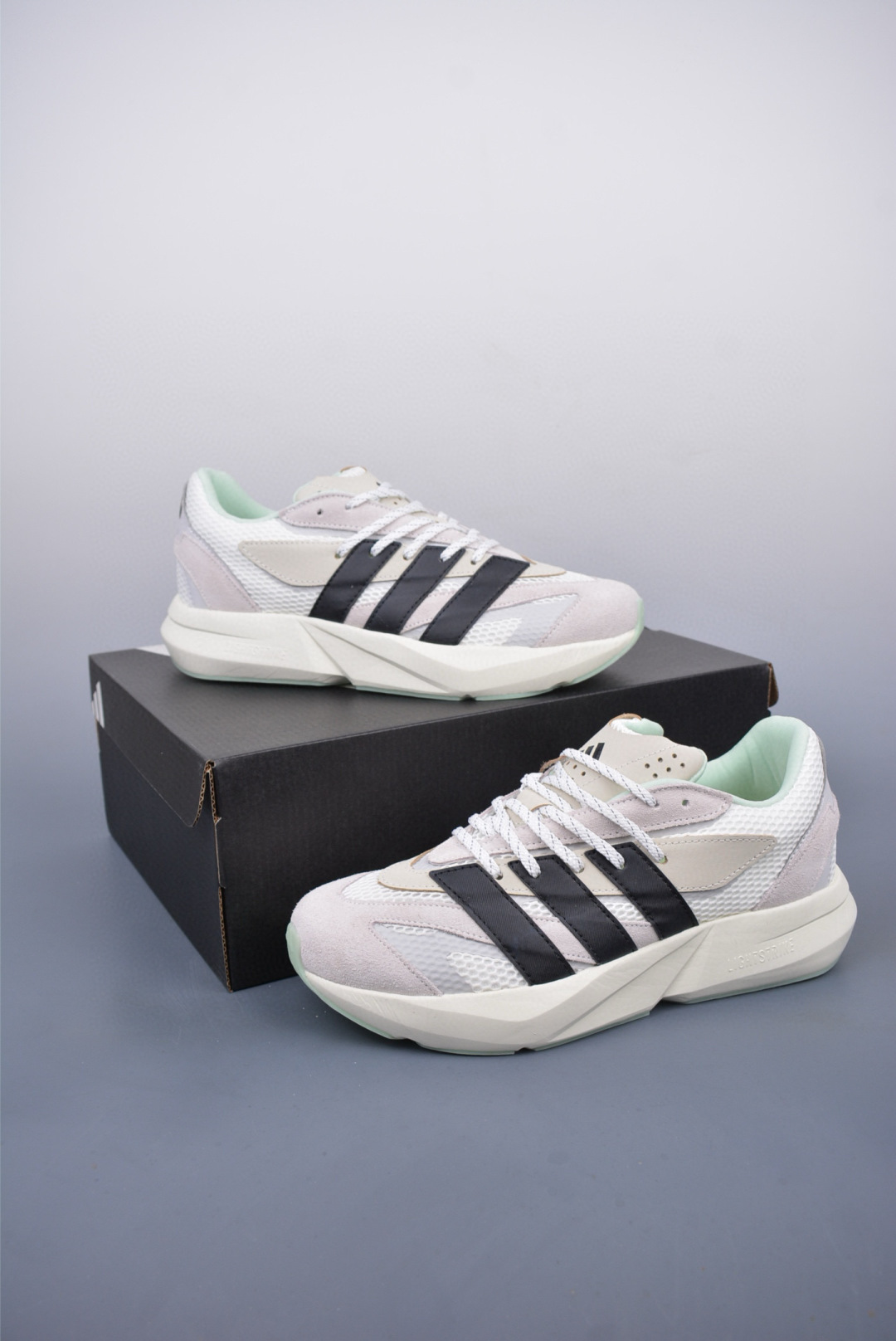 180 Adidas Lightblaze 阿迪透气跑步鞋 麂皮网面拼接 JP8363
