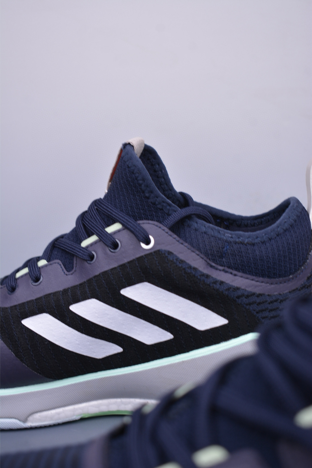 ADIDAS CRAZYFLIGHT MID 运动鞋 记忆回弹BOOST真爆大底 运动排球鞋 IG3971