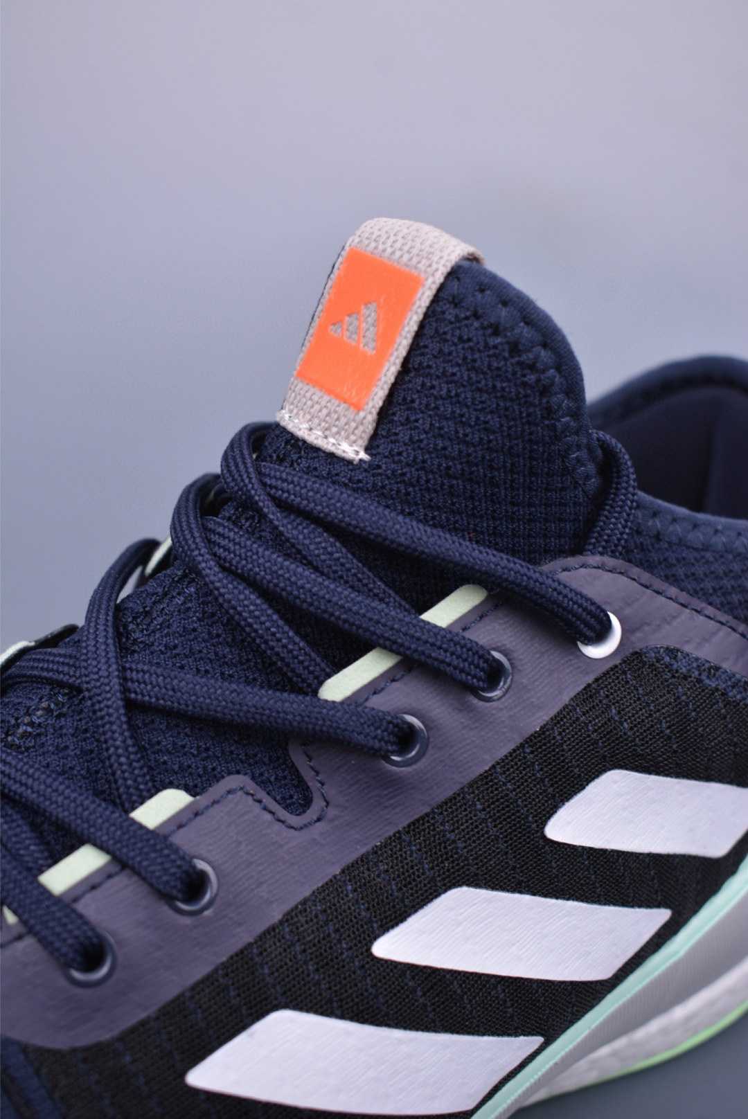ADIDAS CRAZYFLIGHT MID 运动鞋 记忆回弹BOOST真爆大底 运动排球鞋 IG3971