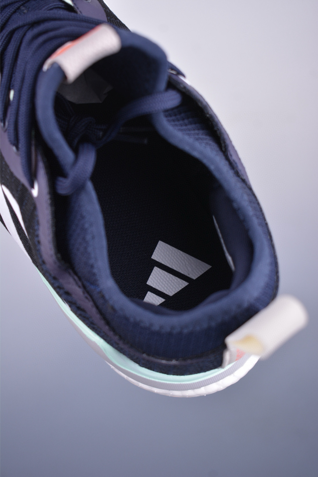 ADIDAS CRAZYFLIGHT MID 运动鞋 记忆回弹BOOST真爆大底 运动排球鞋 IG3971