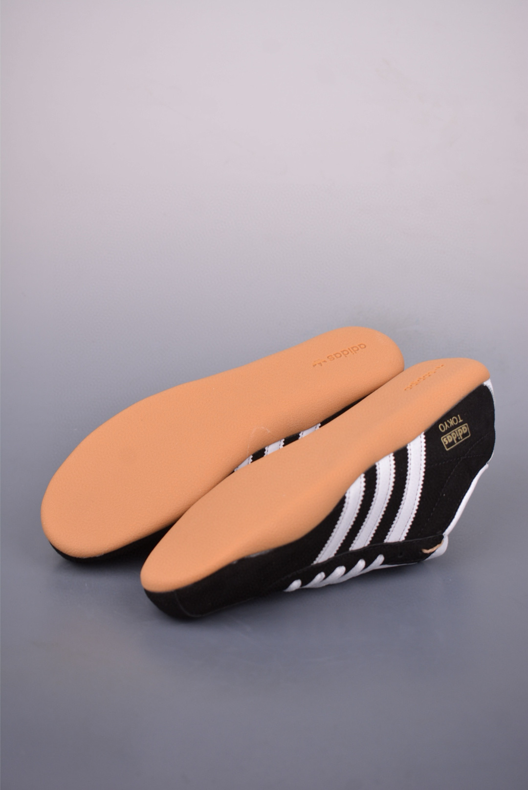 Adidas Originals Tokyo Limited Edition Retro Sneakers - Black/White 4 cmp i1749079878145 1361 0 2