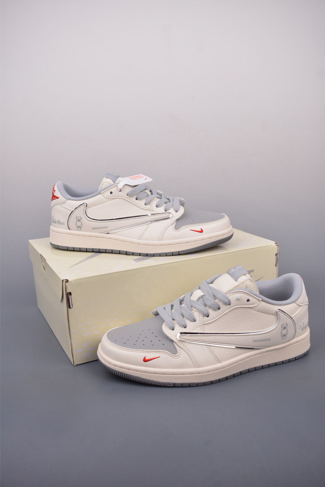 Fragment x Travis Scott x 暴力熊 Air Jordan 1 Low 三方联名倒钩 XS7089-527