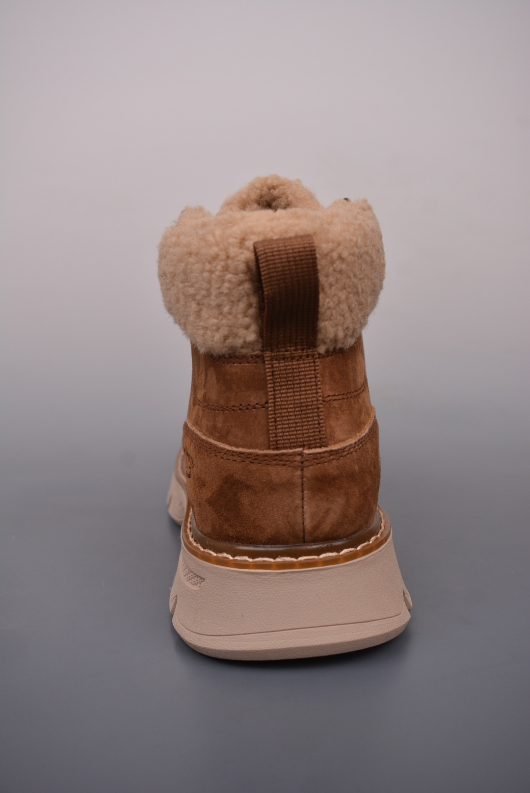 320 UGG Tasman Weather Hybrid 塔斯曼混合系列中帮轻量休闲马丁靴 U5867M