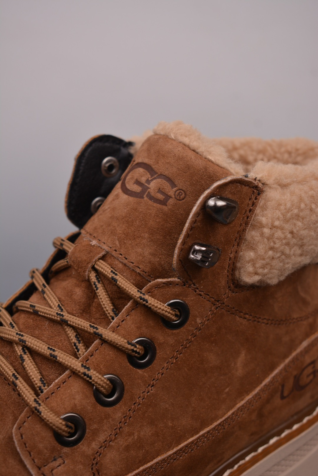 320 UGG Tasman Weather Hybrid 塔斯曼混合系列中帮轻量休闲马丁靴 U5867M