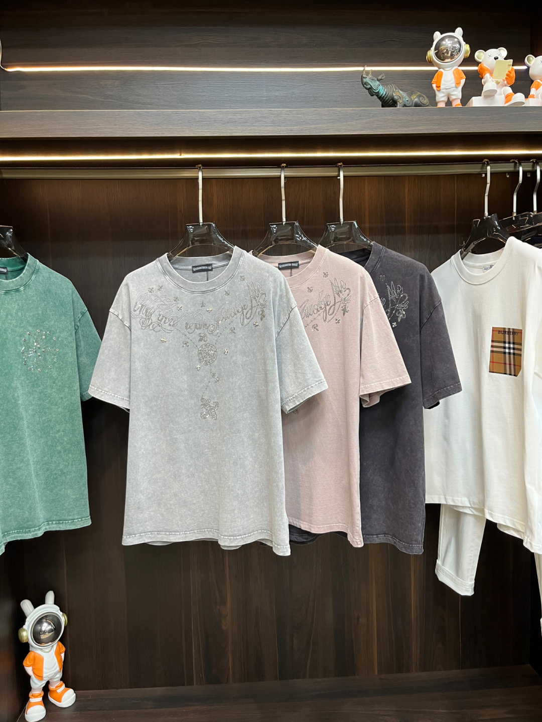 NO:120379,The main recommendation is Croxin 2025 hottest casual short-sleeved fashionable casual short-sleeved short-sleeved, pure cotton fashion casual wide version short-sleeved T-shirt!  Size S-XL H2025 new model first launch, chrome hearts, T-shirt, tees, t-shirt, alexander wang19860909主推 克罗心 2025爆款休闲短袖时尚休闲短袖,纯棉时尚休闲阔版短袖T恤！ 尺码S-XL H2025新款首发,,chrome hearts,T-shirt,tees，t-shirt,alexander wang,Men's clothing