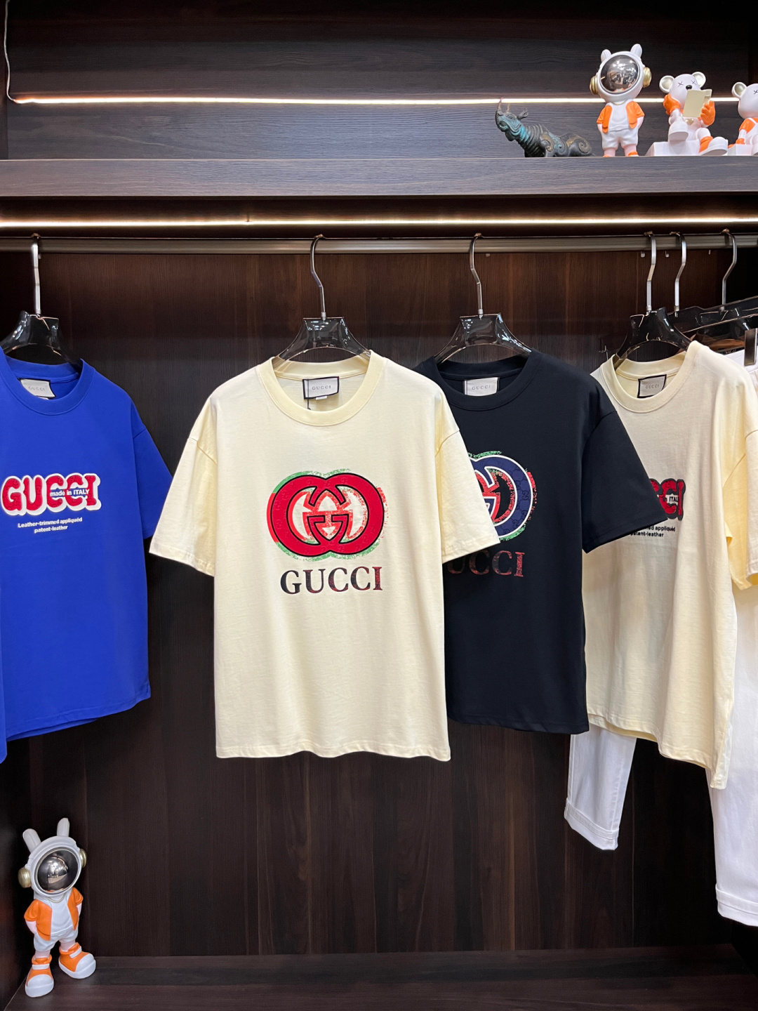 NO:120391,The main recommendation is Gucci 2025 hottest casual short-sleeved fashionable casual short-sleeved short-sleeved, pure cotton fashion casual wide version short-sleeved T-shirt!  Size S-XL H2025 new model first launch, gucci, gucci, T-shirt, tees, t-shirt, alexander wang19860909主推 Gucci 古驰 2025爆款休闲短袖时尚休闲短袖,纯棉时尚休闲阔版短袖T恤！ 尺码S-XL H2025新款首发,,gucci,gucci,T-shirt,tees，t-shirt,alexander wang,Men's clothing