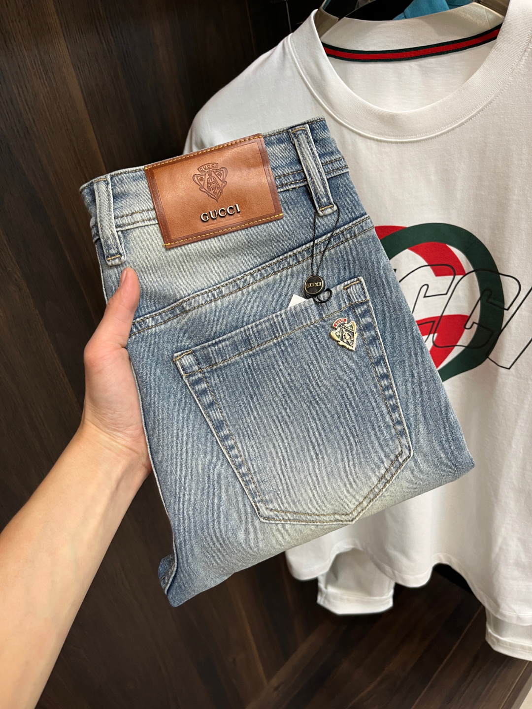 NO:118602,The main recommendation is Gucci 2025 hot jeans, fashionable casual jeans, pure cotton small straight feet classic denim style!  Size 29-38 H2025 new model first release, gucci, gucci, jeans, alexander wang19860909主推 Gucci 古驰 2025爆款牛仔裤时尚休闲牛仔长裤,纯棉小直脚经典牛仔版型！尺码29-38 H2025新款首发,,gucci,gucci,jeans,alexander wang,Men's clothing