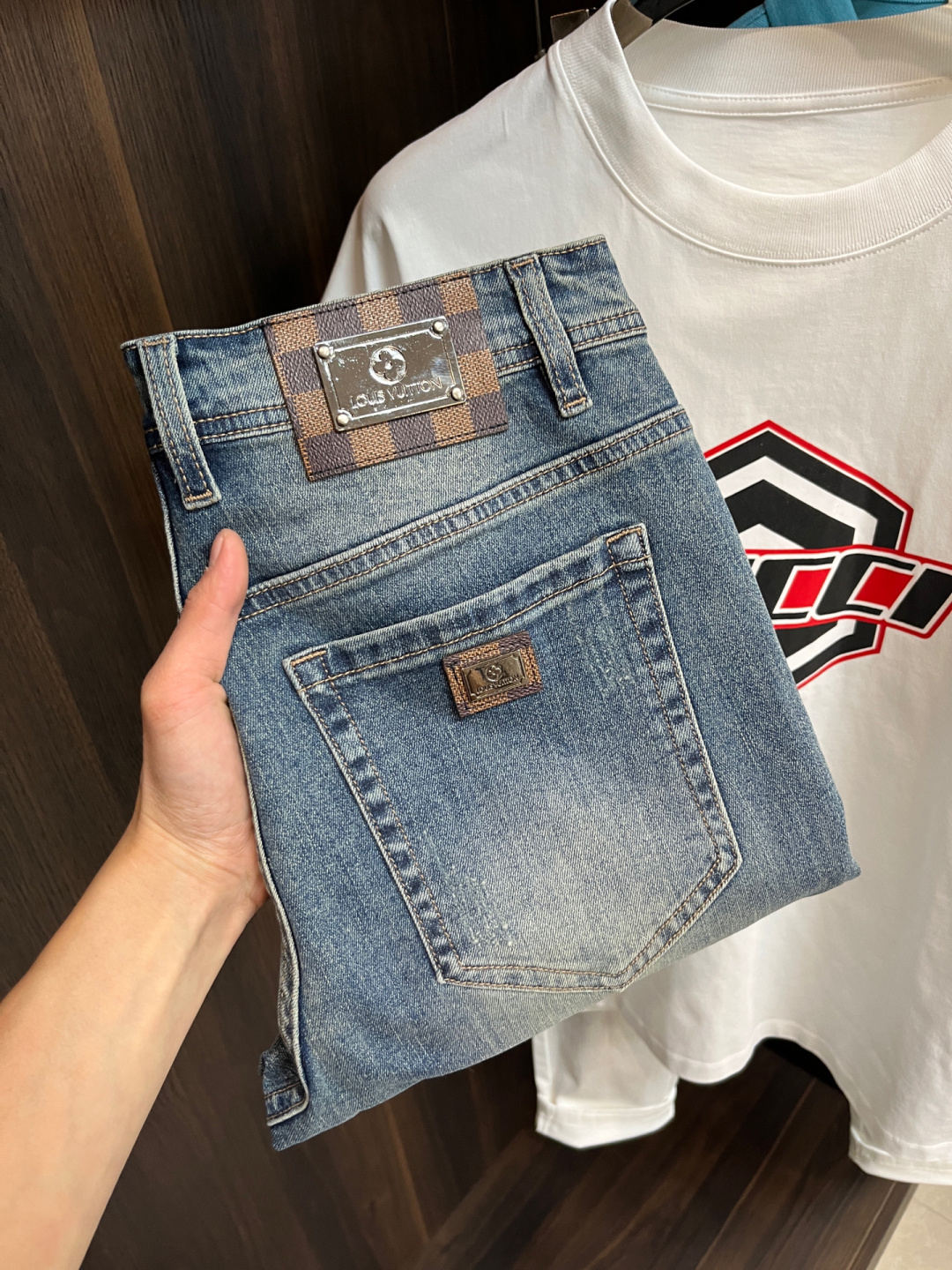 NO:118604,The main recommendation is LV donkey brand 2025 hot jeans, fashionable casual jeans, pure cotton small straight feet classic denim style!  Size 29-38 H2025 new model first release, louis vuitton,louis vuitton,jeans,alexander wang19860909主推 LV 驴牌 2025爆款牛仔裤时尚休闲牛仔长裤,纯棉小直脚经典牛仔版型！尺码29-38 H2025新款首发,,louis vuitton,louis vuitton,jeans,alexander wang,Men's clothing