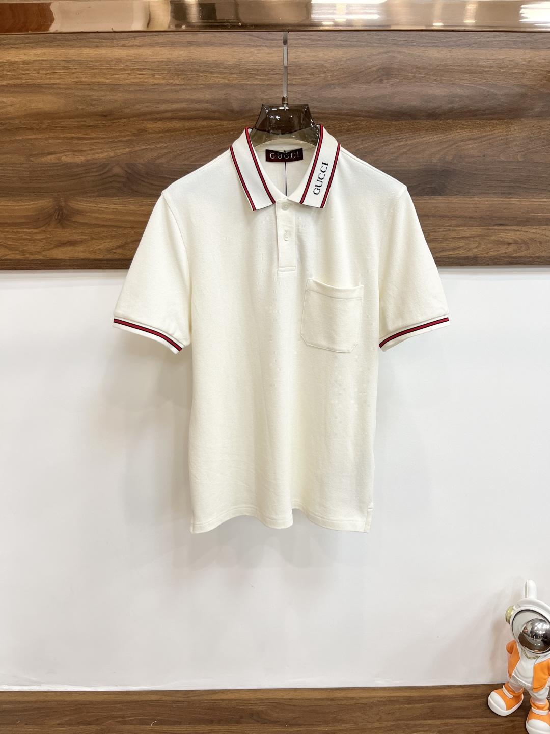 NO:121646,The main recommendation is Gucci 25S spring new Gucci lapel T-shirt short-sleeved, high-end brand fashion trend casual short-sleeved T-shirt, impeccable details, brand element design concept, reflecting high quality. It presents casual cut, and the upper body style is superb!  S-XL H2025 new model first launch, gucci, gucci, T-shirt, tees, t-shirt, alexander wang19860909主推 Gucci 25S春季新款古驰翻领T恤短袖,高端品牌时尚潮流休闲短袖T恤,细节无可挑剔,品牌元素设计理念,体现高品质.呈现休闲裁剪,上身版型超赞！ 码数S-XL H2025新款首发,,gucci,gucci,T-shirt,tees，t-shirt,alexander wang,Men's clothing