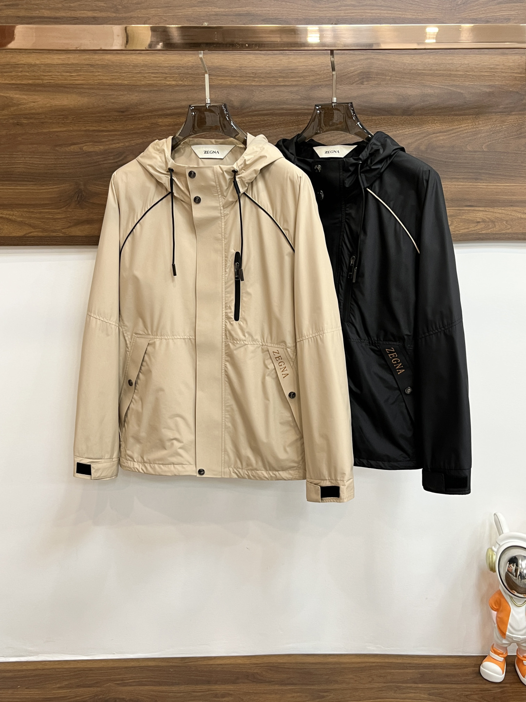 NO:131647,The main recommendation Zegna Ss early spring new style released Zegna hooded jacket, a hot spring jacket, it is comfortable and comfortable to wear, lazy and casual, combined with clean and simple colors, it is particularly durable, suitable for daily wear~ I love to launch sports items embellished with vitality prints to welcome the arrival of the warm season. Size M-3XL is complete with three standards, shipped the next day, and the new model is first released, zegna, jackets & coats, jackets & coats, hats, alexander wang19860909主推 Zegna ss早春新款发布杰尼亚连帽夹克外套,春季爆款外套,穿上就是舒适自在又显瘦的存在,慵懒而随性,结合干净简单的色系就特别耐看,适合日常穿着~倾情推出缀饰活力印花的运动单品,迎接温暖季节的到来. 尺码M-3XL 三标齐全 隔天出货 H新款首发,,zegna,jackets & coats,jackets & coats,hats,alexander wang,Men's clothing