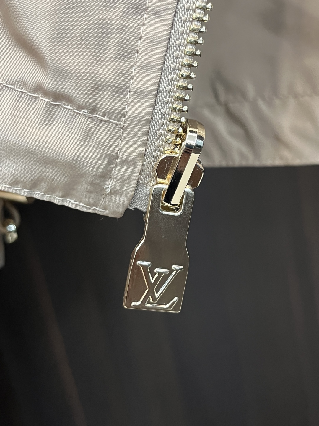 Louis Vuitton 主推 LV 2026ss早春新款发布 驴牌连帽夹克外套 双面穿春季 外套 穿上就是舒适自在又显瘦的存在