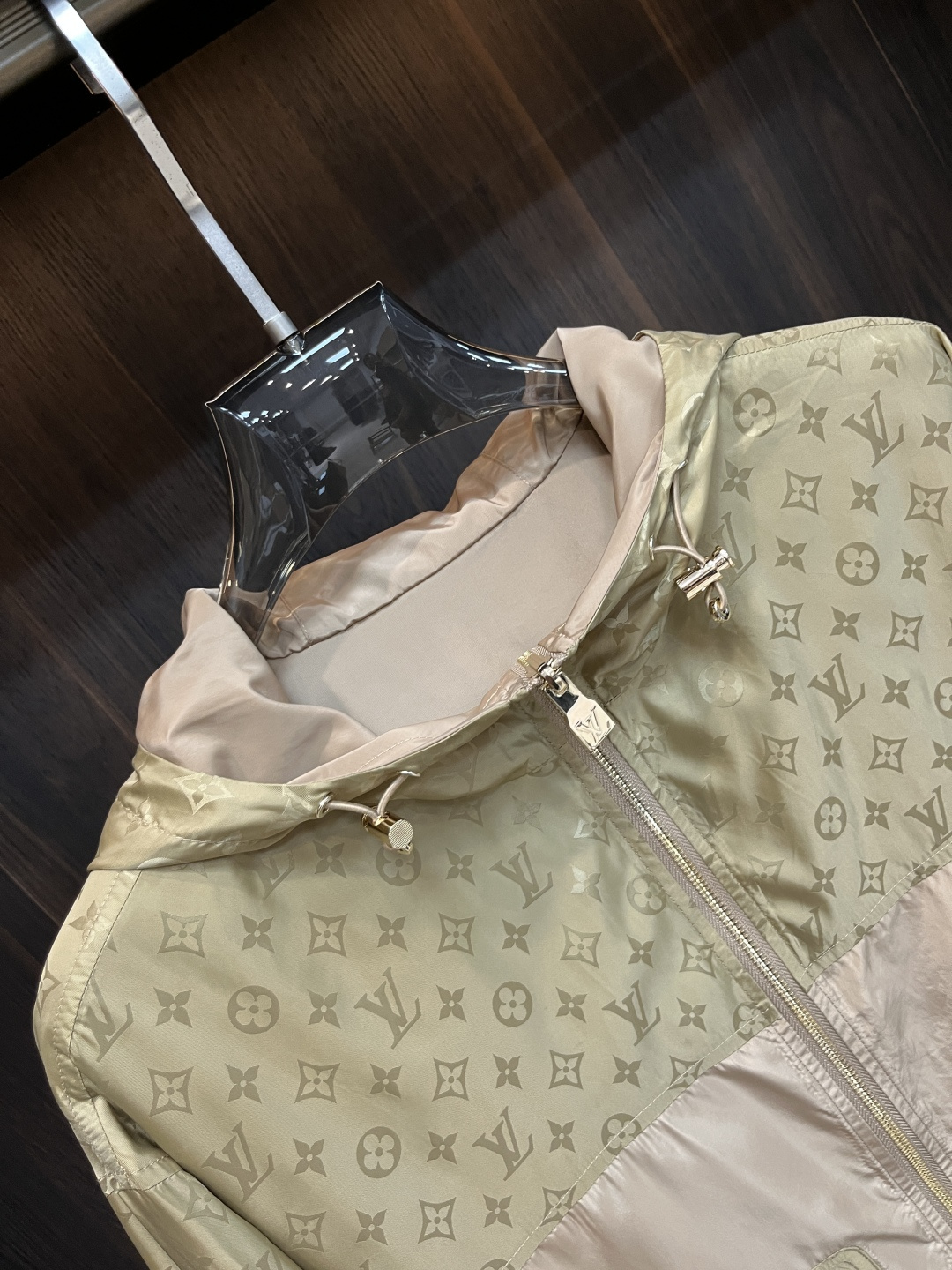 Louis Vuitton 主推 LV 2026ss早春新款发布 驴牌连帽夹克外套 双面穿春季 外套 穿上就是舒适自在又显瘦的存在