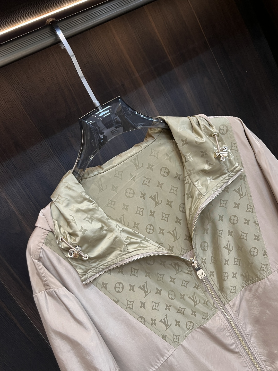 Louis Vuitton 主推 LV 2026ss早春新款发布 驴牌连帽夹克外套 双面穿春季 外套 穿上就是舒适自在又显瘦的存在