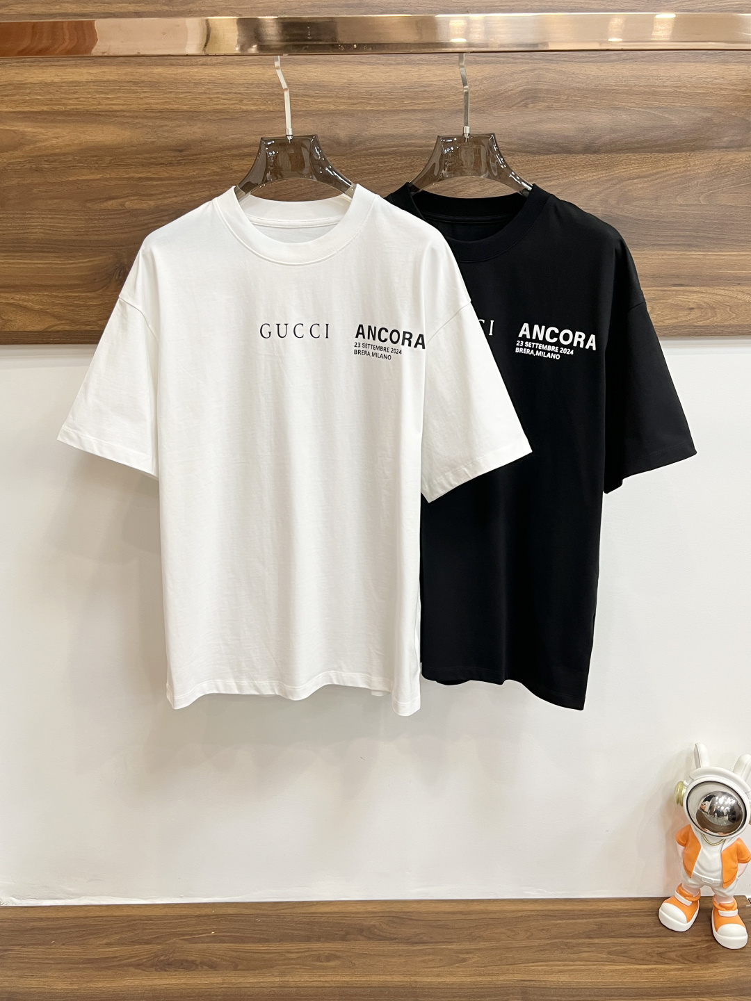 NO:118606,The main recommendation Gucci 2025ss early spring new model released Gucci round neck short-sleeved T-shirt, logo embroidery, it is comfortable and comfortable to wear, lazy and casual, combined with clean and simple colors, it is particularly pleasing to look, suitable for daily wear~ I love to launch sports items embellished with vitality prints to welcome the arrival of the warm season. Size S-XL is complete with three standards, shipped the next day, new models are first released, gucci, gucci, T-shirt, tees, t-shirt, alexander wang19860909主推 Gucci 2025ss早春新款发布古驰圆领短袖T恤,logo刺绣,穿上就是舒适自在又显瘦的存在,慵懒而随性,结合干净简单的色系就特别耐看,适合日常穿着~倾情推出缀饰活力印花的运动单品,迎接温暖季节的到来. 尺码S-XL 三标齐全 隔天出货 H新款首发,,gucci,gucci,T-shirt,tees，t-shirt,alexander wang,Men's clothing