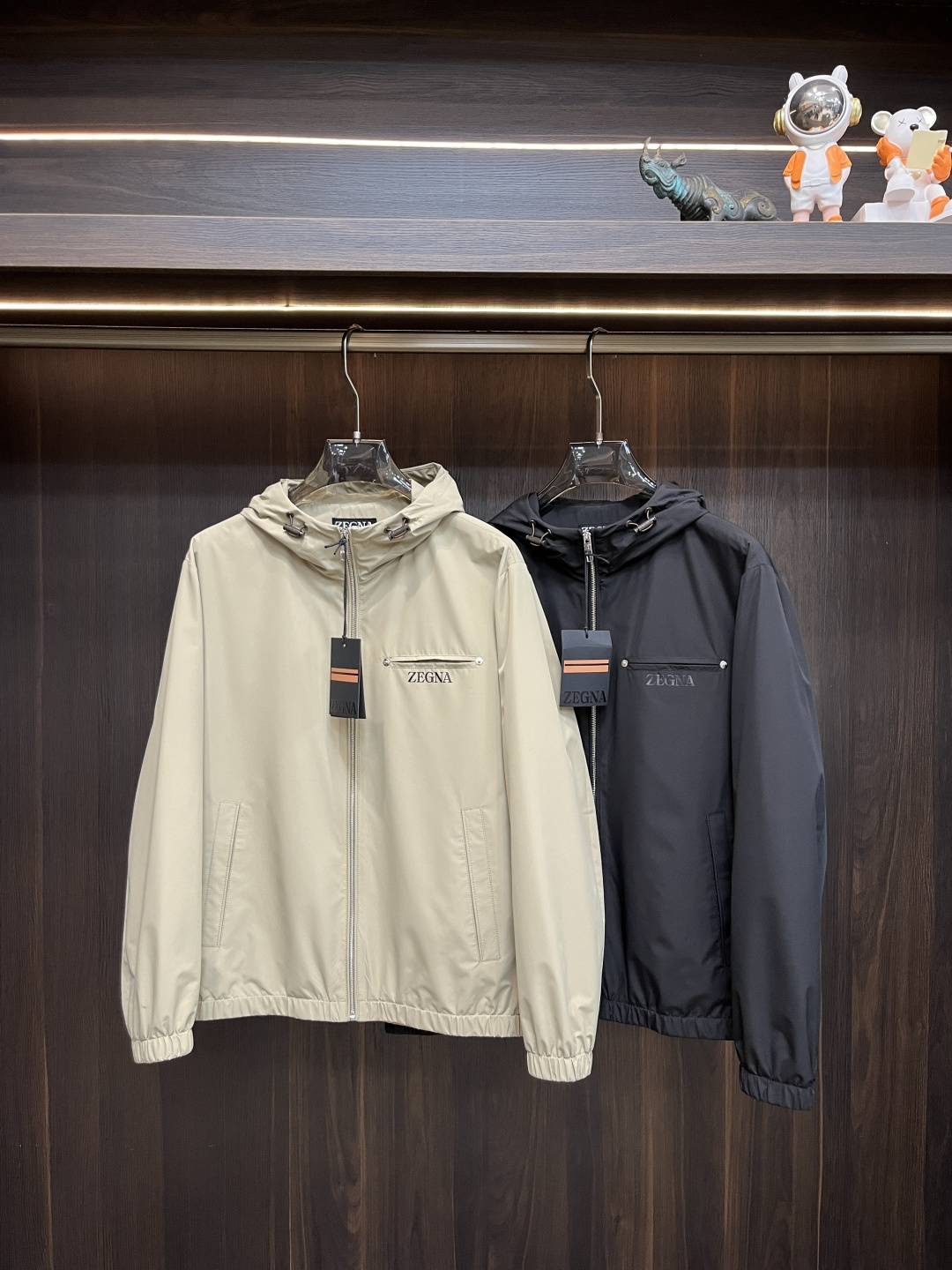 NO:416239,The main recommendation Zegna 2025ss early spring new style released Zegna hooded jacket jacket, spring jacket!  Wearing it is comfortable and slim, lazy and casual, combined with clean and simple colors, it is particularly pleasing to look at and is suitable for daily wear~ I sincerely launch sports items embellished with vitality prints to welcome the arrival of the warm season!  Size M-3XL, zegna, jackets & coats, jackets & coats, hats, alexander wang19860909主推 Zegna 2025ss早春新款发布杰尼亚连帽夹克外套,春款外套！穿上就是舒适自在又显瘦的存在,慵懒而随性,结合干净简单的色系就特别耐看,适合日常穿着~倾情推出缀饰活力印花的运动单品,迎接温暖季节的到来！尺码M-3XL,,zegna,jackets & coats,jackets & coats,hats,alexander wang,Men's clothing