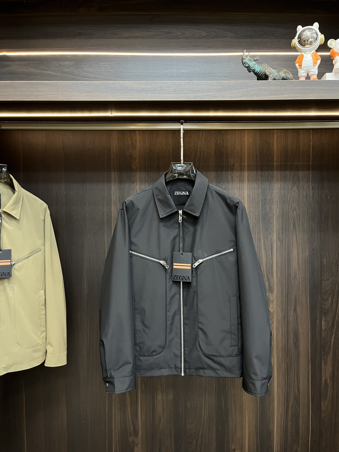 NO:416227,The main recommendation Zegna 2025ss early spring new style released Zegna lapel jacket, spring jacket!  Wearing it is comfortable and slim, lazy and casual, combined with clean and simple colors, it is particularly pleasing to look at and is suitable for daily wear~ I sincerely launch sports items embellished with vitality prints to welcome the arrival of the warm season!  Size M-3XL, zegna, jackets & coats, jackets & coats, alexander wang19860909主推 Zegna 2025ss早春新款发布杰尼亚翻领夹克外套,春款外套！穿上就是舒适自在又显瘦的存在,慵懒而随性,结合干净简单的色系就特别耐看,适合日常穿着~倾情推出缀饰活力印花的运动单品,迎接温暖季节的到来！尺码M-3XL,,zegna,jackets & coats,jackets & coats,alexander wang,Men's clothing