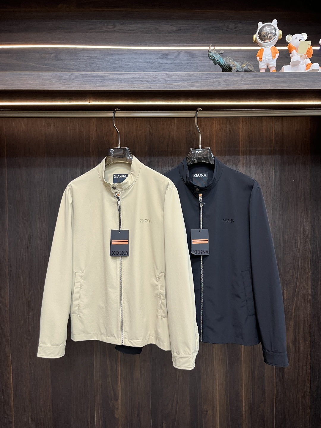 NO:416286,The main recommendation Zegna 2025ss early spring new style released Zegna stand-up collar jacket, spring jacket!  Wearing it is comfortable and slim, lazy and casual, combined with clean and simple colors, it is particularly pleasing to look at and is suitable for daily wear~ I sincerely launch sports items embellished with vitality prints to welcome the arrival of the warm season!  Size M-3XL, zegna, jackets & coats, jackets & coats, alexander wang19860909主推 Zegna 2025ss早春新款发布杰尼亚立领夹克外套,春款外套！穿上就是舒适自在又显瘦的存在,慵懒而随性,结合干净简单的色系就特别耐看,适合日常穿着~倾情推出缀饰活力印花的运动单品,迎接温暖季节的到来！尺码M-3XL,,zegna,jackets & coats,jackets & coats,alexander wang,Men's clothing