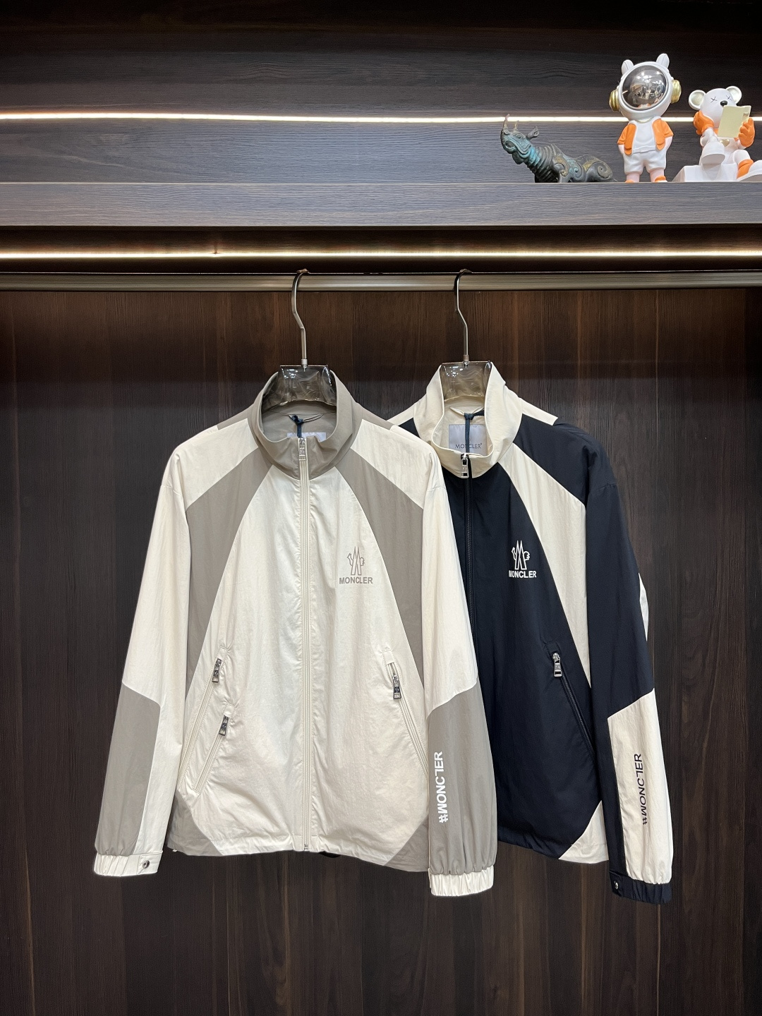 NO:141661,New spring style!  !  The main recommendation is Moncler 2025ss early spring new style released for the covert hooded jacket, spring jacket!  Wearing it is comfortable and slim, lazy and casual, combined with clean and simple colors, it is particularly pleasing to look at, suitable for daily wear~ I love to launch sports items embellished with vitality prints to welcome the arrival of the warm season. Size M-3XL is complete with three standards. The new H2025 model is launched, christian louboutin, Moncler, jackets & coats, jackets & coats, hats, alexander wang19860909开春新款！！ 主推 Moncler 2025ss早春新款发布蒙口连帽夹克外套,春款外套！穿上就是舒适自在又显瘦的存在,慵懒而随性,结合干净简单的色系就特别耐看,适合日常穿着~倾情推出缀饰活力印花的运动单品,迎接温暖季节的到来. 尺码M-3XL 三标齐全 H2025新款首发,,christian louboutin,Moncler,jackets & coats,jackets & coats,hats,alexander wang,Men's clothing