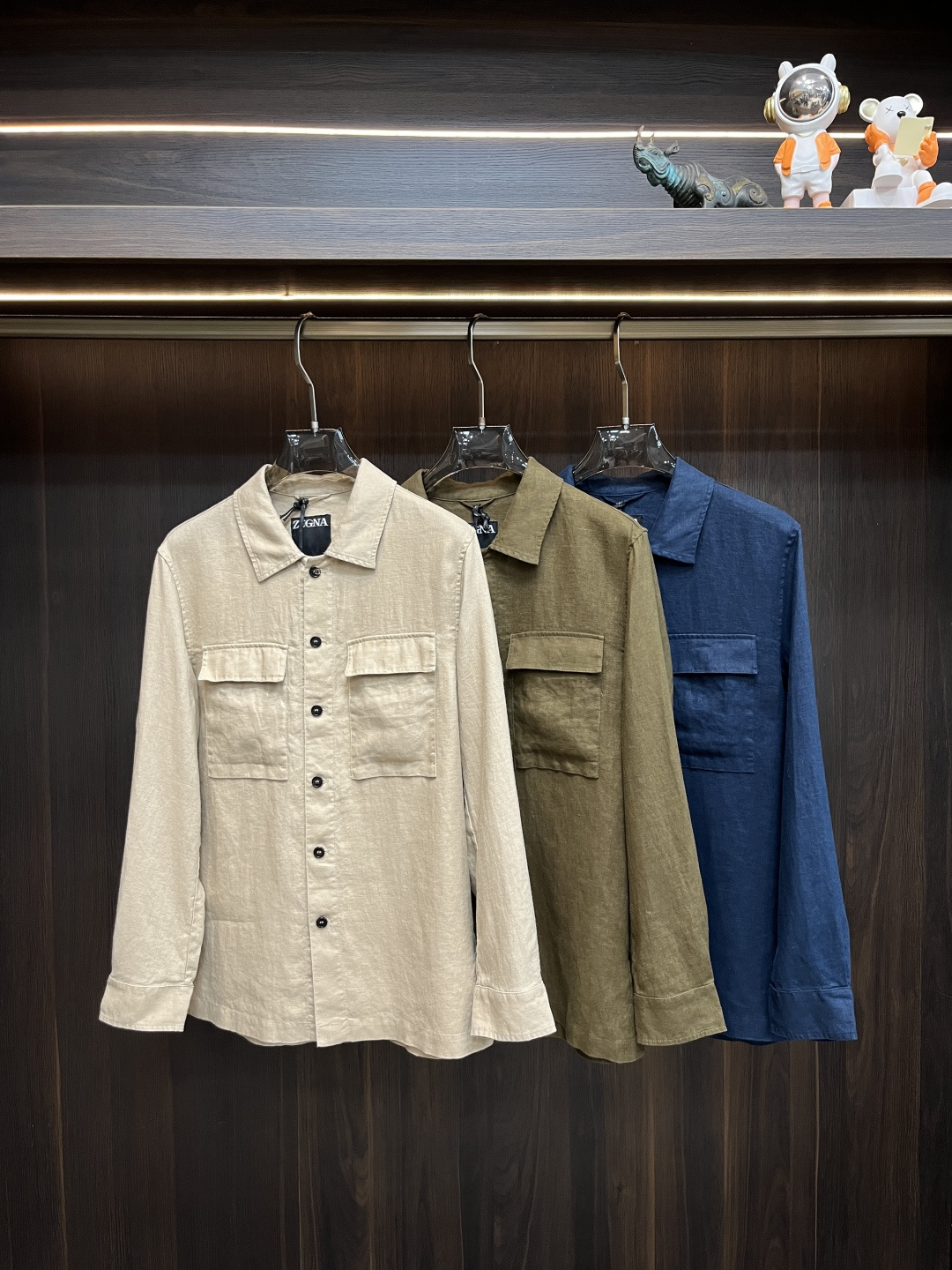 NO:121651,The main recommendation Zegna 2025ss early spring new style released Zegna lapel jacket, spring jacket!  Wearing it is comfortable and slim, lazy and casual, combined with clean and simple colors, it is particularly pleasing to look at, suitable for daily wear~ I love to launch sports items embellished with vitality prints to welcome the arrival of the warm season. Size M-3XL is complete with three standards. The new H2025 model is launched, zegna, jackets & coats, jackets & coats, alexander wang19860909主推 Zegna 2025ss早春新款发布杰尼亚翻领夹克外套,春款外套！穿上就是舒适自在又显瘦的存在,慵懒而随性,结合干净简单的色系就特别耐看,适合日常穿着~倾情推出缀饰活力印花的运动单品,迎接温暖季节的到来. 尺码M-3XL 三标齐全 H2025新款首发,,zegna,jackets & coats,jackets & coats,alexander wang,Men's clothing