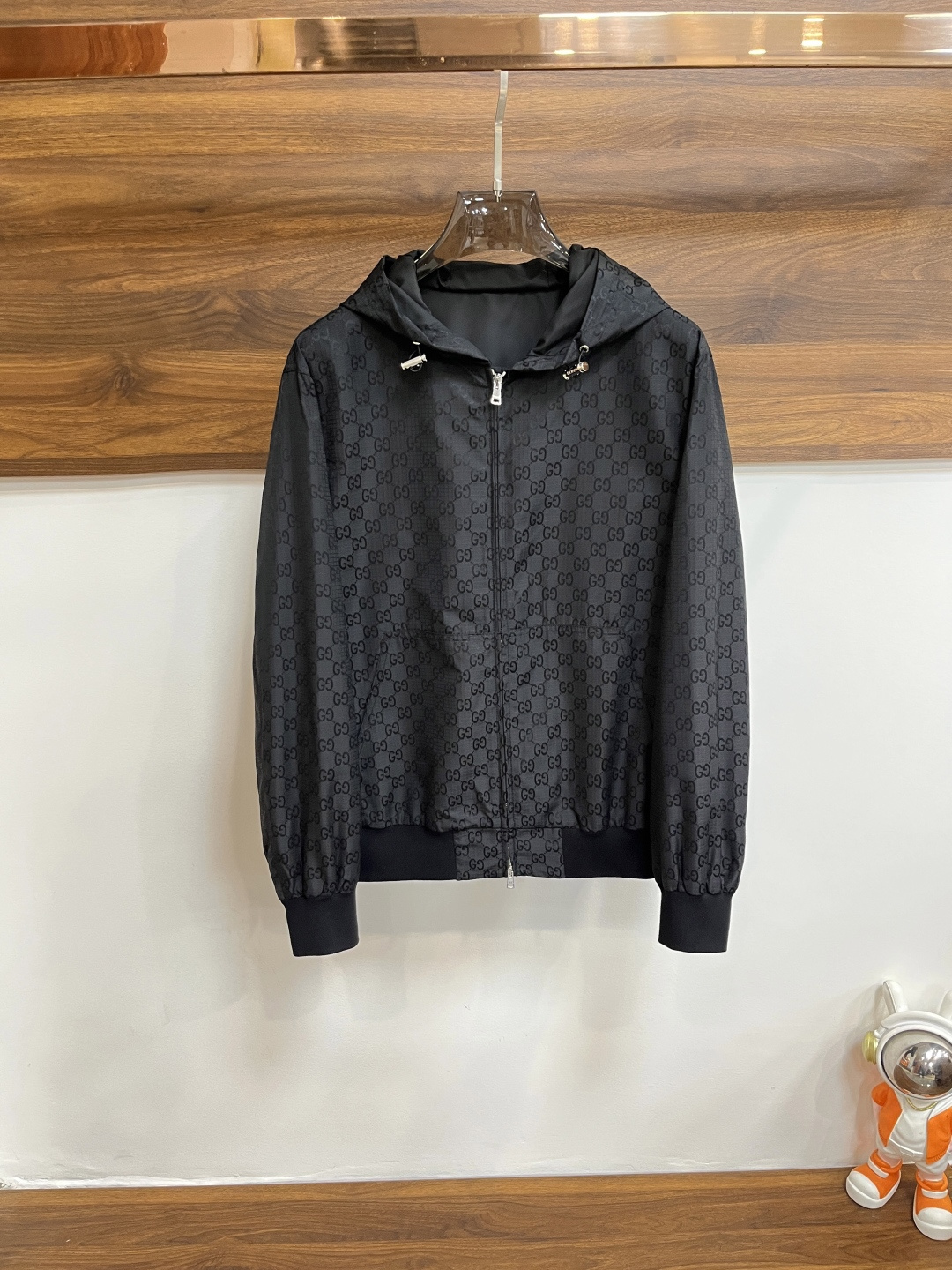 NO:117099,The main recommendation Gucci 2025ss early spring new model released Gucci hooded jacket jacket, spring jacket!  Wearing it is comfortable and slim, lazy and casual, combined with clean and simple colors, it is particularly pleasing to look at, suitable for daily wear~ I love to launch sports items embellished with vitality prints to welcome the arrival of the warm season. The new model of size M-3XL H2025 is launched, gucci, gucci, jackets & coats, jackets & coats, hats, alexander wang19860909主推 Gucci 2025ss早春新款发布古驰连帽夹克外套,春款外套！穿上就是舒适自在又显瘦的存在,慵懒而随性,结合干净简单的色系就特别耐看,适合日常穿着~倾情推出缀饰活力印花的运动单品,迎接温暖季节的到来. 尺码M-3XL H2025新款首发,,gucci,gucci,jackets & coats,jackets & coats,hats,alexander wang,Men's clothing