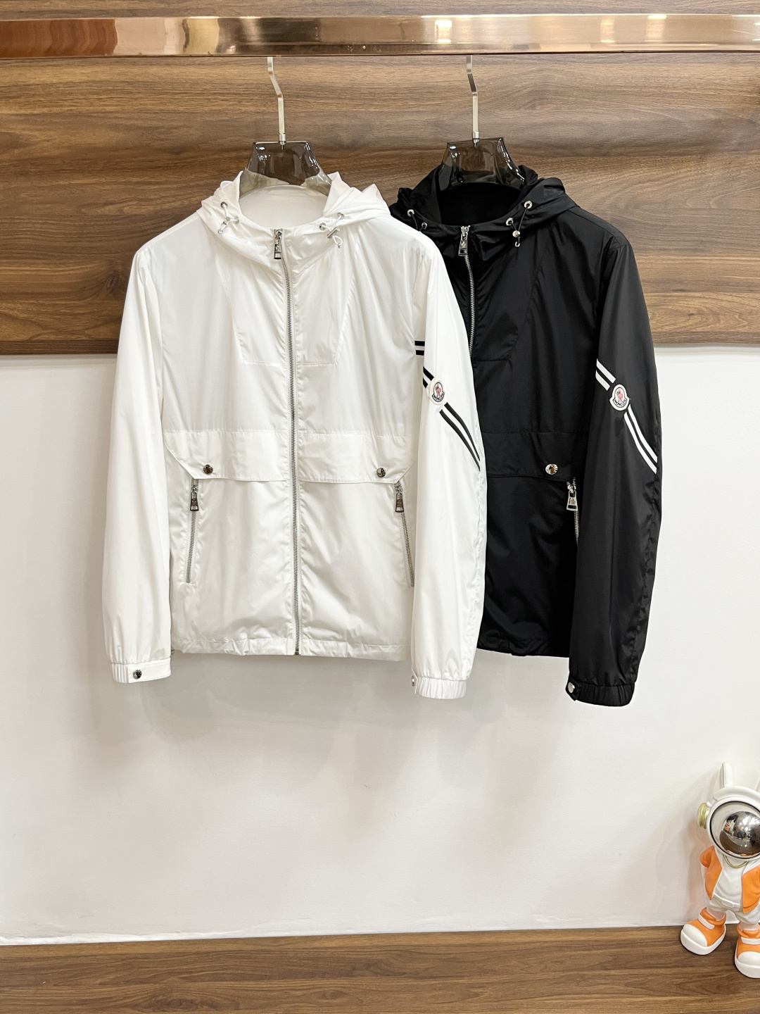 NO:120393,The main recommendation is Moncler 2025ss early spring new style released for the covert hooded jacket, spring jacket!  Wearing it is comfortable and slim, lazy and casual, combined with clean and simple colors, it is particularly pleasing to look at, suitable for daily wear~ I love to launch sports items embellished with vitality prints to welcome the arrival of the warm season. The new model of size M-3XL H2025 is launched, christian louboutin, Moncler, jackets & coats, jackets & coats, hats, alexander wang19860909主推 Moncler 2025ss早春新款发布蒙口连帽夹克外套,春款外套！穿上就是舒适自在又显瘦的存在,慵懒而随性,结合干净简单的色系就特别耐看,适合日常穿着~倾情推出缀饰活力印花的运动单品,迎接温暖季节的到来. 尺码M-3XL H2025新款首发,,christian louboutin,Moncler,jackets & coats,jackets & coats,hats,alexander wang,Men's clothing