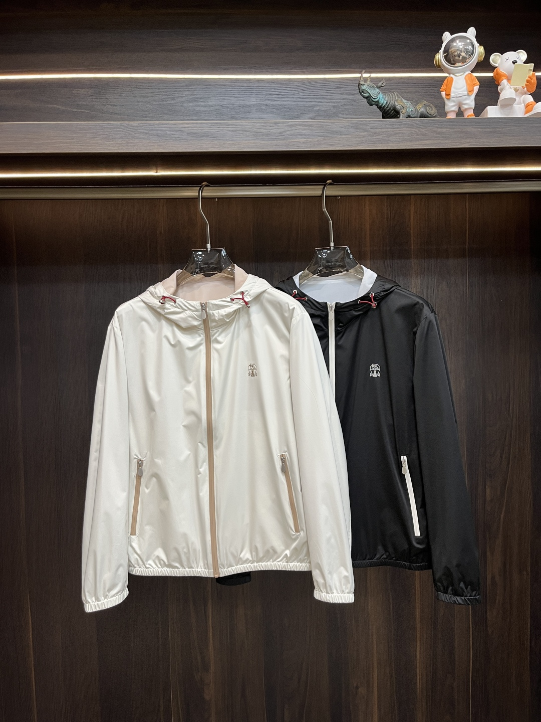 NO:118612,The main recommendation is BC 2025ss early spring new model released BC hooded jacket, a hot spring jacket, which makes you feel comfortable and slim when worn, lazy and casual, combined with clean and simple colors, which is particularly pleasing to look at. It is suitable for daily wear~ I love to launch sports items embellished with vitality prints to welcome the arrival of the warm season. Size M-3XL H new model is launched, Jackets & coats, Hats, alexander wang19860909主推 BC 2025ss早春新款发布BC连帽外套,春季爆款外套,穿上就是舒适自在又显瘦的存在,慵懒而随性,结合干净简单的色系就特别耐看,适合日常穿着~倾情推出缀饰活力印花的运动单品,迎接温暖季节的到来. 尺码M-3XL H新款首发,,jackets & coats,hats,alexander wang,Men's clothing