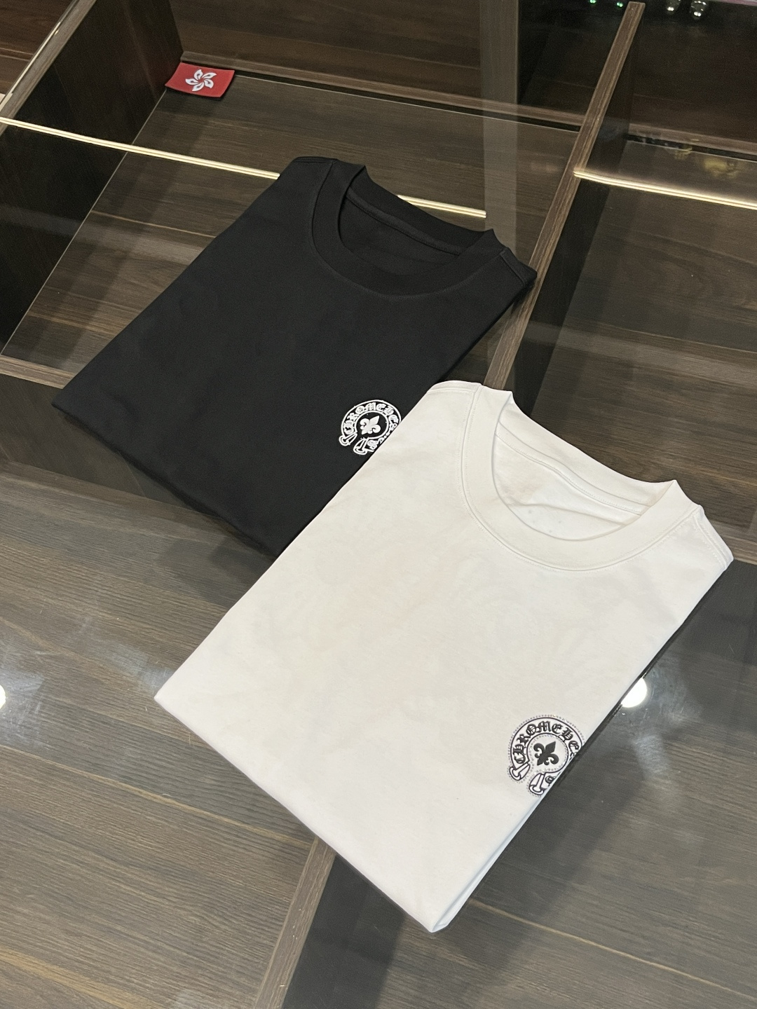 NO:121656,The main recommendation is Croxin 2025ss early spring new model released Croxin's new round neck short-sleeved T-shirt, mercerized fashionable printed series short-sleeved!  Wearing it is comfortable and slim, lazy and casual, combined with clean and simple colors, it is particularly pleasing to look at, suitable for daily wear~ I love to launch sports items embellished with vitality prints to welcome the arrival of the warm season. Size M-4XL H2025 new model is launched, chrome hearts, T-shirt, tees, t-shirt, alexander wang19860909主推 克罗心 2025ss早春新款发布克罗心新款圆领短袖T恤,丝光芒时尚印花系列短袖！穿上就是舒适自在又显瘦的存在,慵懒而随性,结合干净简单的色系就特别耐看,适合日常穿着~倾情推出缀饰活力印花的运动单品,迎接温暖季节的到来. 尺码M-4XL H2025新款首发,,chrome hearts,T-shirt,tees，t-shirt,alexander wang,Men's clothing