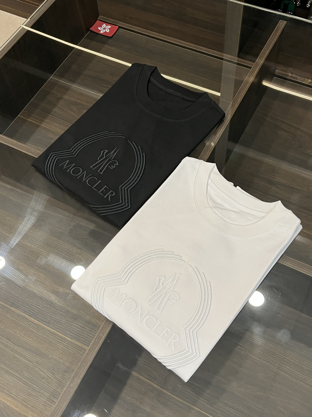 NO:121664,The main recommendation is Moncler 2025ss early spring new style released. The new round neck short-sleeved T-shirt with woven radiant fashion printed series short-sleeved!  Wearing it is comfortable and slim, lazy and casual, combined with clean and simple colors, it is particularly pleasing to look at, suitable for daily wear~ welcoming sports items embellished with vitality prints to welcome the arrival of the warm season. Size M-4XL H2025 new model is launched, christian louboutin, Moncler, T-shirt, tees, t-shirt, alexander wang19860909主推 Moncler 2025ss早春新款发布蒙口新款圆领短袖T恤,丝光芒时尚印花系列短袖！穿上就是舒适自在又显瘦的存在,慵懒而随性,结合干净简单的色系就特别耐看,适合日常穿着~倾情推出缀饰活力印花的运动单品,迎接温暖季节的到来. 尺码M-4XL H2025新款首发,,christian louboutin,Moncler,T-shirt,tees，t-shirt,alexander wang,Men's clothing