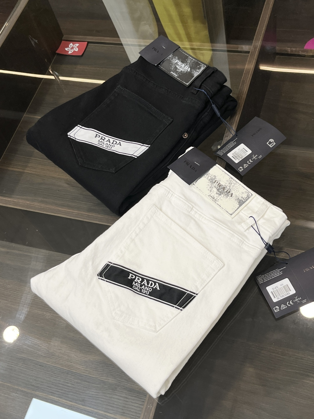 NO:123586,The main recommendation is Prada exclusively for the new Prada trendy men's fashionable casual pants in the spring, and the new autumn and winter pants. High-end European version original single trendy fashionable casual pants. It has high breathability and comfort, impeccable details, and the brand element design concept reflects high quality. It presents casual cuts, and the upper body style is superb!  Number of codes 29-38 H new model first release, prada, prada, alexander wang19860909主推 Prada 开春独家专供新款普拉达潮男时尚休闲裤,秋冬新款裤子 高端欧版原单潮流时尚休闲裤子 透气舒适度高,细节无可挑剔,品牌元素设计理念,体现高品质.呈现休闲裁剪,上身版型超赞！ 码数29-38 H新款首发,,prada,prada,alexander wang,Men's clothing