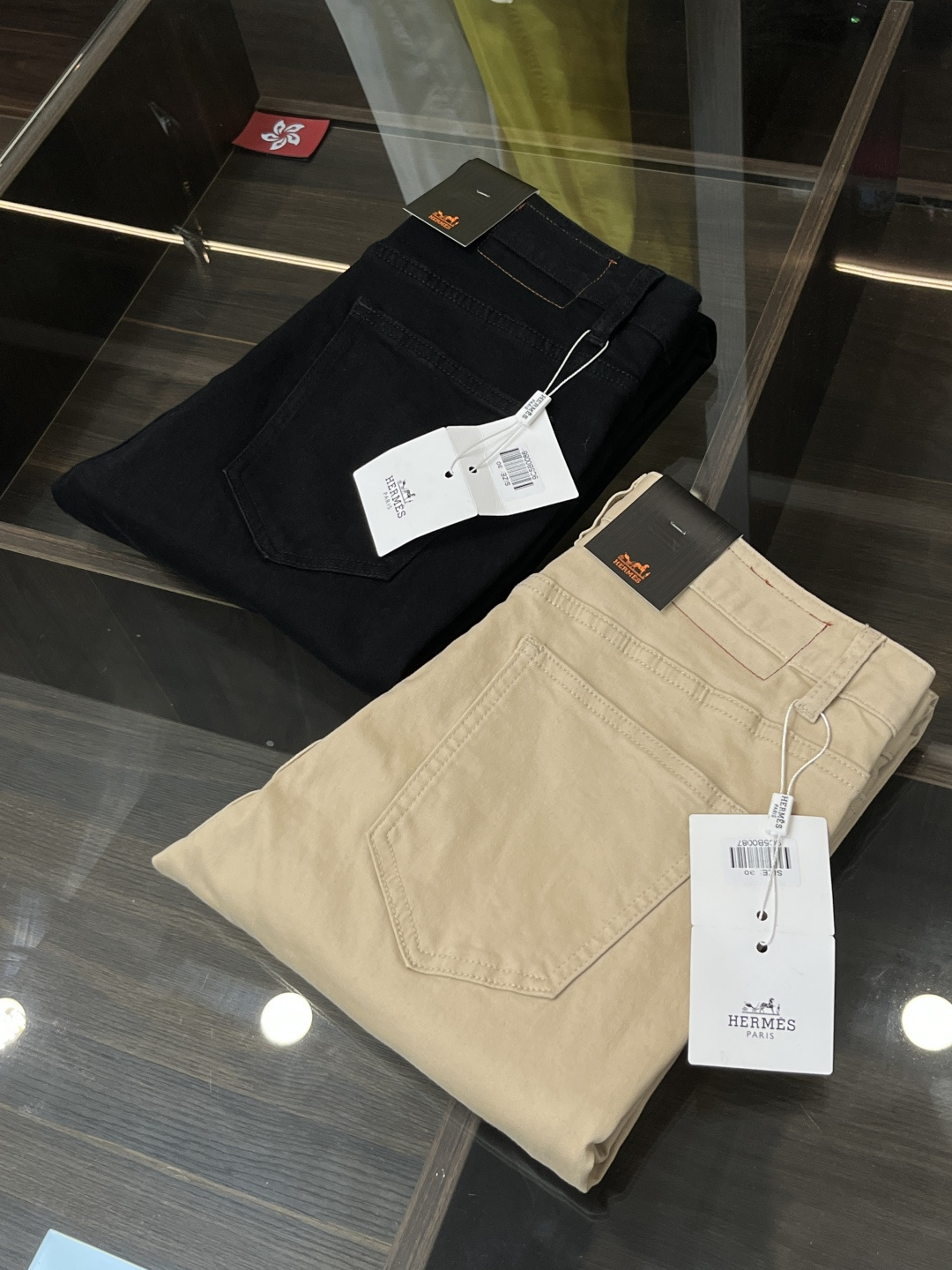 NO:123589,The main recommendation Hermes exclusively offers new Hermes trendy men's fashionable casual pants in the spring, new autumn and winter pants, high-end European version original single trendy fashionable casual pants, high breathability and comfort, impeccable details, brand element design concept, reflecting high quality. It presents casual cut, and the upper body style is superb!  Number of codes 29-38 H new model first release, hermes, hermes, alexander wang19860909主推 Hermes 开春独家专供新款爱马仕潮男时尚休闲裤,秋冬新款裤子 高端欧版原单潮流时尚休闲裤子 透气舒适度高,细节无可挑剔,品牌元素设计理念,体现高品质.呈现休闲裁剪,上身版型超赞！ 码数29-38 H新款首发,,hermes,hermes,alexander wang,Men's clothing