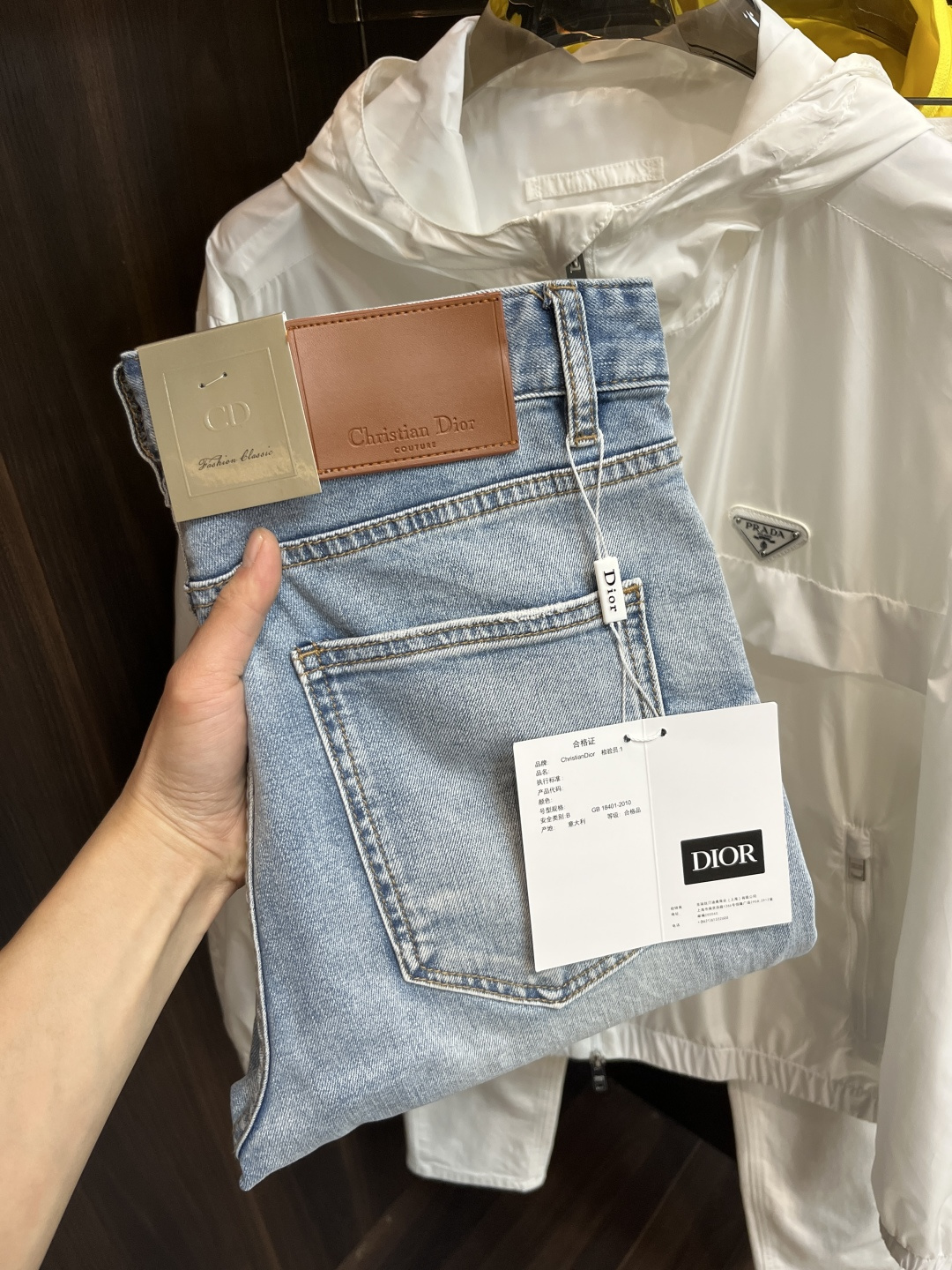 NO:123592,The main recommendation is Dior exclusively for the new Dior fashion men's fashionable casual pants in the spring, and the new autumn and winter pants. High-end European version original single trend fashionable casual pants. It has high breathability and comfort, impeccable details, and the brand element design concept reflects high quality. It presents casual cuts, and the upper body style is superb!  Number of codes 29-38 H new model first release, dior, dior, alexander wang19860909主推 Dior 开春独家专供新款迪奥潮男时尚休闲裤,秋冬新款裤子 高端欧版原单潮流时尚休闲裤子 透气舒适度高,细节无可挑剔,品牌元素设计理念,体现高品质.呈现休闲裁剪,上身版型超赞！ 码数29-38 H新款首发,,dior,dior,alexander wang,Men's clothing