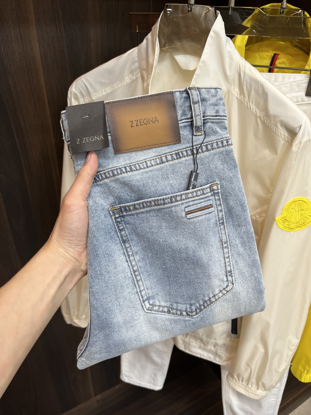 NO:123575,The main recommendation Zegna exclusively offers new Jenia trendy men's fashionable casual pants in the spring, new autumn and winter pants, high-end European version original single trendy fashionable casual pants, high breathability and comfort, impeccable details, brand element design concept, reflecting high quality. It presents casual cut, and the upper body style is superb!  Number of codes 29-38 H new model first release, zegna, alexander wang19860909主推 Zegna 开春独家专供新款杰尼亚潮男时尚休闲裤,秋冬新款裤子 高端欧版原单潮流时尚休闲裤子 透气舒适度高,细节无可挑剔,品牌元素设计理念,体现高品质.呈现休闲裁剪,上身版型超赞！ 码数29-38 H新款首发,,zegna,alexander wang,Men's clothing