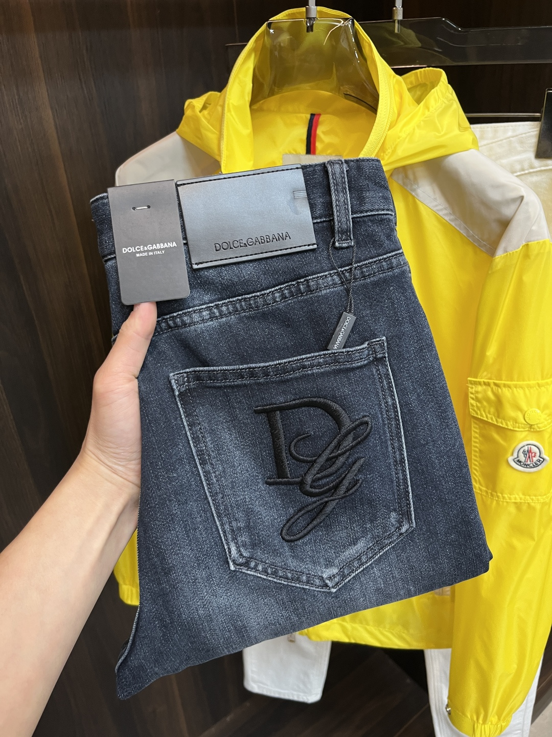 NO:123590,The main recommendation D&G is exclusively available for the new Dolce & Gabbana trendy men's fashionable casual pants in the spring, and the new autumn and winter pants. High-end European version original single trendy fashionable casual pants. It has high breathability and comfort, impeccable details, and the brand element design concept reflects high quality. It presents casual cuts, and the upper body style is excellent!  Number of codes 29-38 H new model first release, Dolce & Gabbana, Dolce & Gabbana, alexander wang19860909主推 D&G 开春独家专供新款杜嘉班纳潮男时尚休闲裤,秋冬新款裤子 高端欧版原单潮流时尚休闲裤子 透气舒适度高,细节无可挑剔,品牌元素设计理念,体现高品质.呈现休闲裁剪,上身版型超赞！ 码数29-38 H新款首发,,Dolce&Gabbana,Dolce&Gabbana,alexander wang,Men's clothing