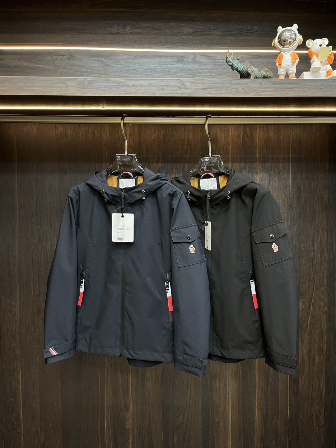 NO:141727,The main recommendation is Moncler 2025 spring exclusively for new style men's fashionable casual hooded jacket, new spring jacket!  High-end European version original single trendy fashion boutique!  High breathability and comfort, impeccable details, brand elements design concept, reflecting high quality. It presents casual cut and has a great upper body style!  M-XXL H2025 new model debut, christian louboutin, Moncler, jackets & coats, jackets & coats, hats, alexander wang19860909主推 Moncler 2025春季独家专供新款蒙口潮男时尚休闲连帽外套,春季新款夹克！高端欧版原单潮流时尚精品！透气舒适度高,细节无可挑剔,品牌元素设计理念,体现高品质.呈现休闲裁剪,上身版型超赞！ 码数M-XXL H2025新款首发,,christian louboutin,Moncler,jackets & coats,jackets & coats,hats,alexander wang,Men's clothing