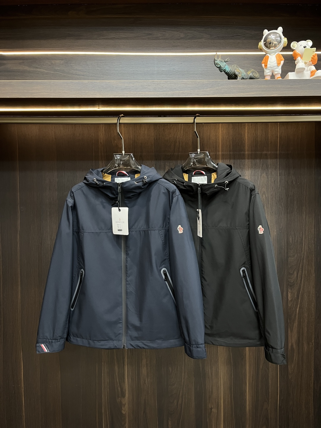 NO:127956,The main recommendation is Moncler 2025 spring exclusively for new style men's fashionable casual hooded jacket, new spring jacket!  High-end European version original single trendy fashion boutique!  High breathability and comfort, impeccable details, brand elements design concept, reflecting high quality. It presents casual cut and has a great upper body style!  M-XXL H2025 new model debut, christian louboutin, Moncler, jackets & coats, jackets & coats, hats, alexander wang19860909主推 Moncler 2025春季独家专供新款蒙口潮男时尚休闲连帽外套,春季新款夹克！高端欧版原单潮流时尚精品！透气舒适度高,细节无可挑剔,品牌元素设计理念,体现高品质.呈现休闲裁剪,上身版型超赞！ 码数M-XXL H2025新款首发,,christian louboutin,Moncler,jackets & coats,jackets & coats,hats,alexander wang,Men's clothing