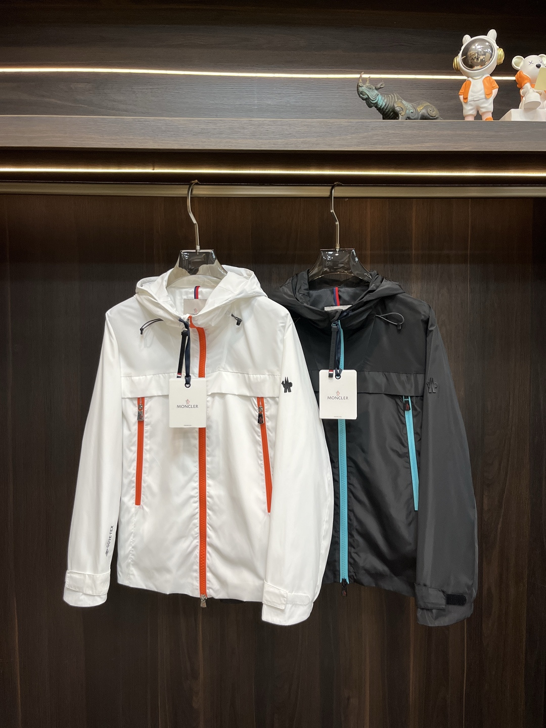 NO:420129,The main recommendation is Moncler 2025ss Spring latest covert hooded casual jacket. The spring jacket is high-end quality and high-end production process. The fabrics and hardware are customized in the counter 1:1, breathable and comfortable, suitable for fabrics. The logo adopts the current popular embroidery design. The upper body is handsome and stylish, without any restraint, and the upper body is super comfortable!  The whole piece is super cool and upscale!  The upper body is not thick, showing the fashionable and personalized atmosphere!  Number of codes: M-XXXL, Moncler, jackets & coats, hats, alexander wang19860909主推 Moncler 2025ss春季最新款蒙口连帽休闲外套 春款外套高端品质、高档制作工艺,版型面料五金都是专柜1:1定制,透气舒适合成面料,Logo采用时下流行刺绣设计,上身帅气有型,一点不拘束、上身超级舒适！整件超级酷炫上档次！上身不厚重,尽显时尚个性气息！码数:M-XXXL,,Moncler,jackets & coats,hats,alexander wang,Men's clothing