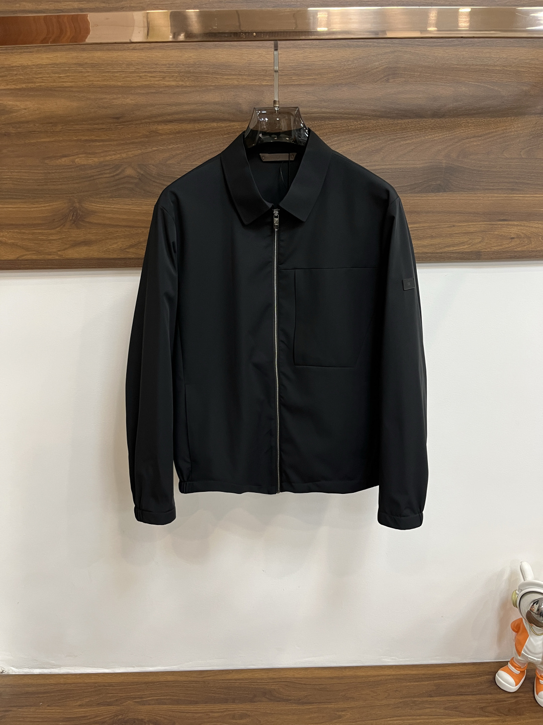 NO:127872,The main recommendation is Zegna 2025ss Spring latest Jenia lapel casual jacket. The spring jacket is high-end quality and high-end production process. The fabrics and hardware are customized in the counter 1:1, breathable and comfortable, suitable for fabrics. The logo adopts the current popular embroidery design. The upper body is handsome and stylish, without any restraint, and the upper body is super comfortable!  The whole piece is super cool and upscale!  The upper body is not thick, showing the fashionable and personalized atmosphere!  Number of codes: M-XXXL H2025 new model first release, zegna, jackets & coats, alexander wang19860909主推 Zegna2025ss春季最新款杰尼亚翻领休闲外套 春款外套高端品质、高档制作工艺,版型面料五金都是专柜1:1定制,透气舒适合成面料,Logo采用时下流行刺绣设计,上身帅气有型,一点不拘束、上身超级舒适！整件超级酷炫上档次！上身不厚重,尽显时尚个性气息！ 码数:M-XXXL H2025新款首发,,zegna,jackets & coats,alexander wang,Men's clothing