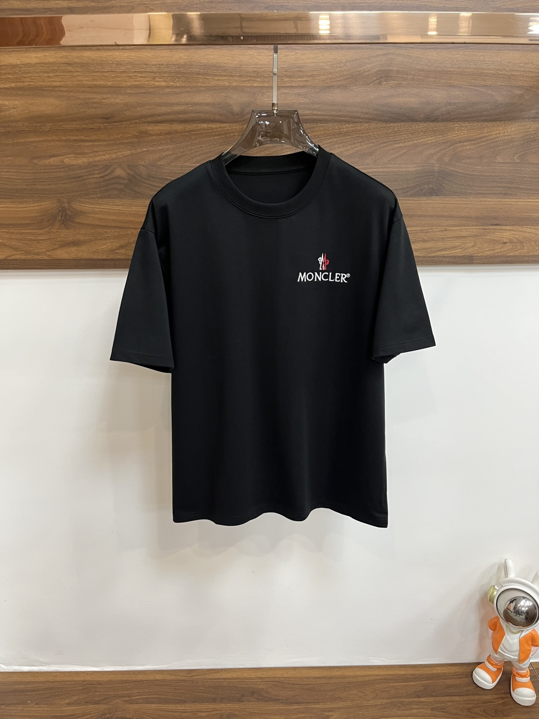 NO:430405,Continuously stocked series!  High-quality must-have for July. The main recommendation is Moncler. The exclusive spring new fashionable and casual round neck short sleeves, high-density 320g pure cotton fabric, high-end tight-needle embroidery, high-end European version original single T-shirt, trendy and fashionable casual half-sleeved, breathable and comfortable, impeccable details, brand element design concept, reflecting high quality. It presents casual cut, and the upper body style is superb!  Code Number M-3XL H2025 new model first release, Moncler, T-shirt,tees, t-shirt,alexander wang19860909不断货系列！高品质7月必选 主推 Moncler 蒙口独家专供春季新款时尚休闲圆领短袖,高密度320克纯棉面料,高级密针刺绣、高端欧版原单T恤,潮流时尚休闲半袖 透气舒适度高,细节无可挑剔,品牌元素设计理念,体现高品质.呈现休闲裁剪,上身版型超赞！码数M-3XL H2025新款首发,,Moncler,T-shirt,tees，t-shirt,alexander wang,Men's clothing