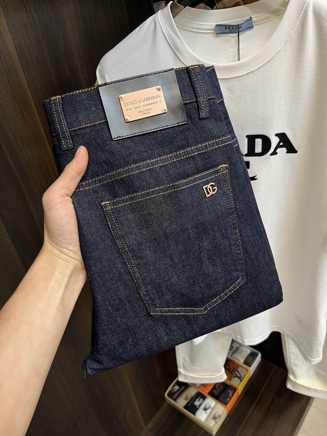 NO:152884,The main recommendation is D&G exclusively for the new Dolce & Gabbana trendy men's fashionable casual pants, high-end European version original single pants, trendy and fashionable casual pants, high breathability and comfort, impeccable details, brand element design concept, reflecting high quality. It presents casual cut, and the upper body style is excellent!  Number of codes 29-38 (no 35 37) H new model first release, Dolce & Gabbana, Dolce & Gabbana, alexander wang19860909主推 D&G 独家专供新款杜嘉班纳 潮男时尚休闲裤,高端欧版原单裤子,潮流时尚休闲裤子 透气舒适度高,细节无可挑剔,品牌元素设计理念,体现高品质.呈现休闲裁剪,上身版型超赞！ 码数29-38（无35 37） H新款首发,,Dolce&Gabbana,Dolce&Gabbana,alexander wang,Men's clothing