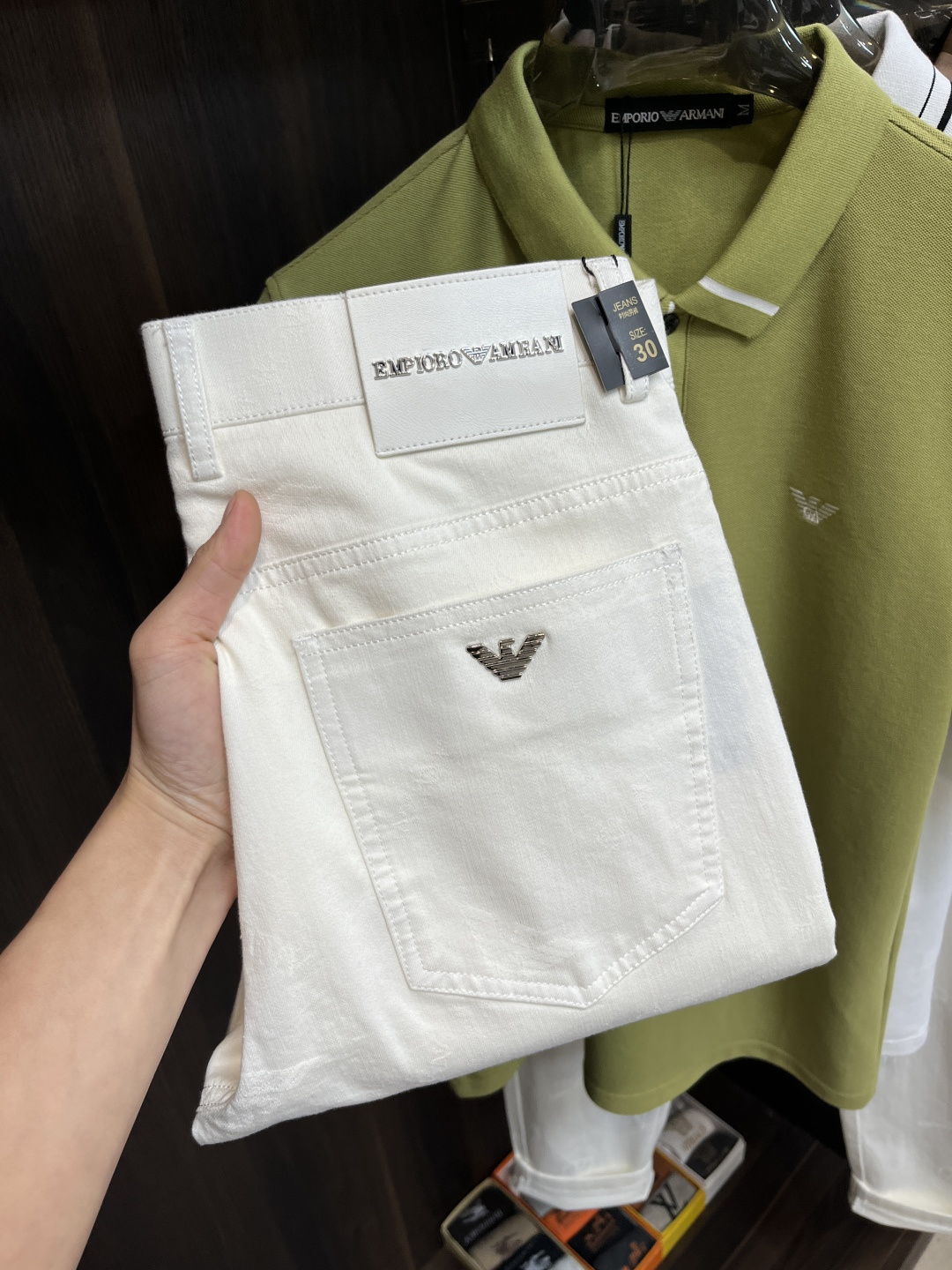 NO:152887,The main recommendation is Armani exclusively for new Armani fashion men's fashionable casual pants, high-end European version original single pants, trendy and fashionable casual pants, breathable and comfortable, impeccable details, brand element design concept, reflecting high quality. It presents casual cut, and the upper body style is superb!  Number of codes 29-38 (no 35 37) H new model first release, armani, armani, alexander wang19860909主推 Armani 独家专供新款阿玛尼潮男时尚休闲裤,高端欧版原单裤子,潮流时尚休闲裤子 透气舒适度高,细节无可挑剔,品牌元素设计理念,体现高品质.呈现休闲裁剪,上身版型超赞！ 码数29-38（无35 37） H新款首发,,armani,armani,alexander wang,Men's clothing