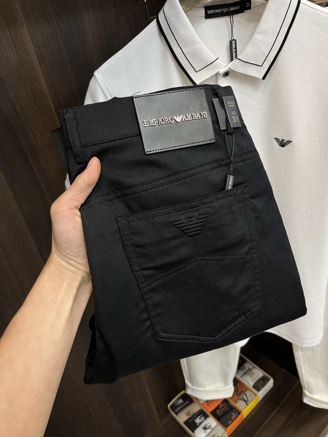 NO:152890,The main recommendation is Armani exclusively for new Armani fashion men's fashionable casual pants, high-end European version original single pants, trendy and fashionable casual pants, breathable and comfortable, impeccable details, brand element design concept, reflecting high quality. It presents casual cut, and the upper body style is superb!  Number of codes 29-38 (no 35 37) H new model first release, armani, armani, alexander wang19860909主推 Armani 独家专供新款阿玛尼潮男时尚休闲裤,高端欧版原单裤子,潮流时尚休闲裤子 透气舒适度高,细节无可挑剔,品牌元素设计理念,体现高品质.呈现休闲裁剪,上身版型超赞！ 码数29-38（无35 37） H新款首发,,armani,armani,alexander wang,Men's clothing