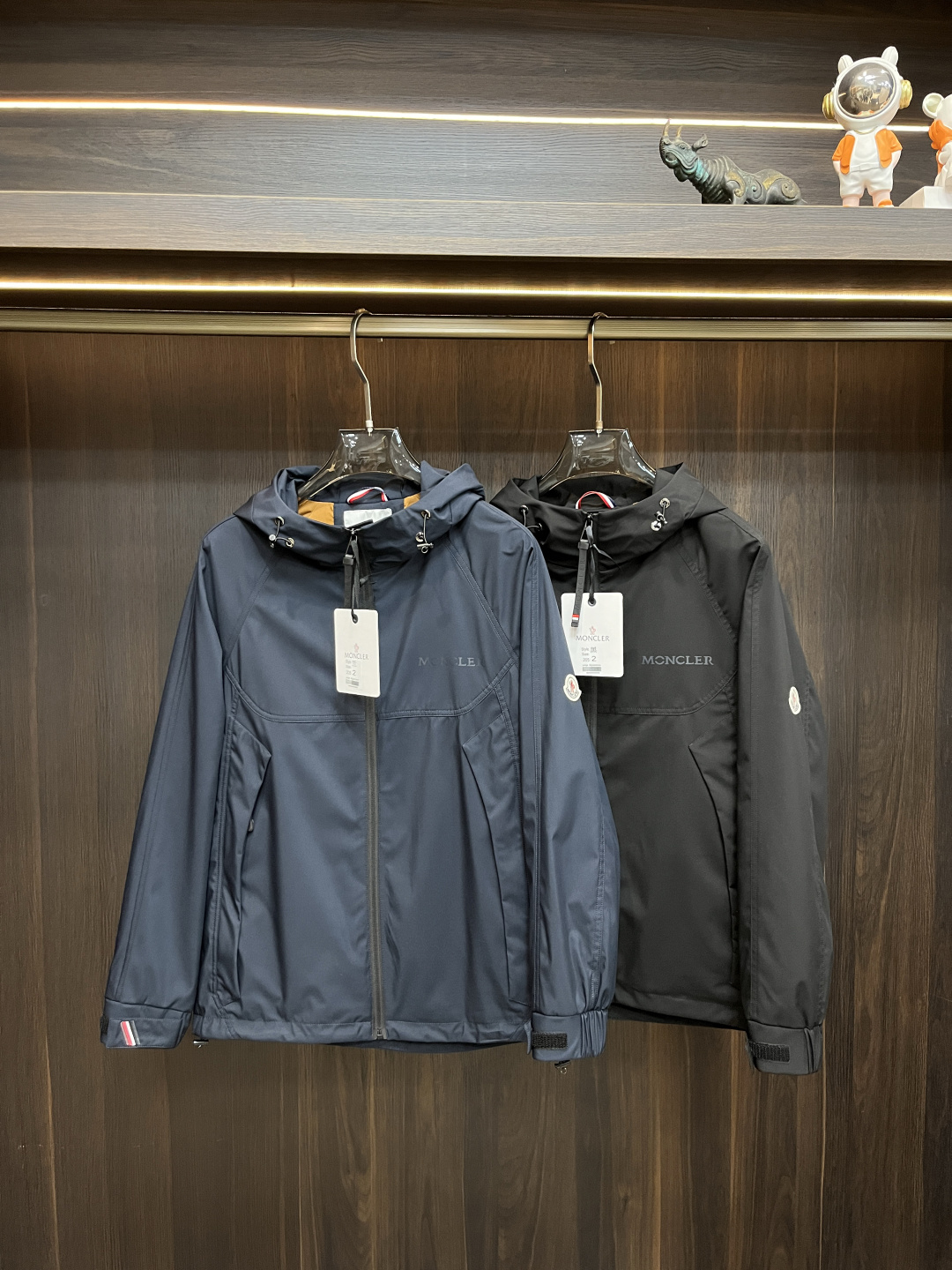 NO:141723,The main recommendation is Moncler 2025ss early spring new style released a masked fashion trend casual jacket, a spring hooded jacket, which makes you feel comfortable and slim, lazy and casual, combined with clean and simple colors, it is particularly pleasing to look at, suitable for daily wear~ I love to launch sports items embellished with vitality prints to welcome the arrival of the warm season. Size M-3XL H2025 new model is launched, christian louboutin, Moncler, jackets & coats, jackets & coats, hats, alexander wang19860909主推 Moncler 2025ss早春新款发布蒙口时尚潮流休闲外套,春季爆连帽夹克外套,穿上就是舒适自在又显瘦的存在,慵懒而随性,结合干净简单的色系就特别耐看,适合日常穿着~倾情推出缀饰活力印花的运动单品,迎接温暖季节的到来. 尺码M-3XL H2025新款首发,,christian louboutin,Moncler,jackets & coats,jackets & coats,hats,alexander wang,Men's clothing