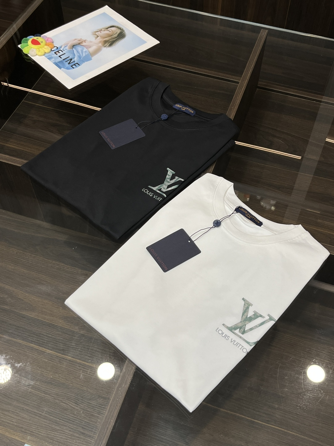 NO:127849,The main recommendation LV is exclusively designed for spring new donkey brand fashionable casual round neck short sleeves, pure cotton fabric original single craft high-end European version original single T-shirt, trendy and fashionable casual half-sleeved, breathable and comfortable, impeccable details, brand element design concept, reflecting high quality. It presents casual cut, and the upper body style is superb!  M-XXXL H2025 new model debut, louis vuitton,louis vuitton,t-shirt,tees,t-shirt,alexander wang19860909主推 LV 独家专供春季新款驴牌时尚休闲圆领短袖,纯棉面料原单工艺高端欧版原单T恤,潮流时尚休闲半袖 透气舒适度高,细节无可挑剔,品牌元素设计理念,体现高品质.呈现休闲裁剪,上身版型超赞！码数M-XXXL H2025新款首发,,louis vuitton,louis vuitton,T-shirt,tees，t-shirt,alexander wang,Men's clothing