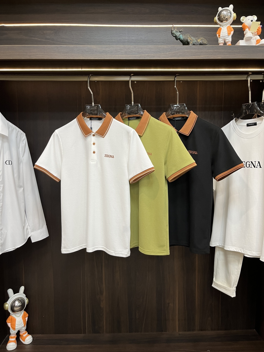 NO:127860,The main recommendation Zegna is exclusively designed for spring new Jenia fashion casual lapel short sleeves, pure cotton fabric original single craft high-end European version original single T-shirt, trendy and fashionable casual half-sleeved, breathable and comfortable, impeccable details, brand element design concept, reflecting high quality. It presents casual cut, and the upper body style is superb!  Code Number M-XXXL H2025 new model first release, zegna, T-shirt,tees, t-shirt,alexander wang19860909主推 Zegna 独家专供春季新款杰尼亚时尚休闲翻领短袖,纯棉面料原单工艺高端欧版原单T恤,潮流时尚休闲半袖 透气舒适度高,细节无可挑剔,品牌元素设计理念,体现高品质.呈现休闲裁剪,上身版型超赞！码数M-XXXL H2025新款首发,,zegna,T-shirt,tees，t-shirt,alexander wang,Men's clothing