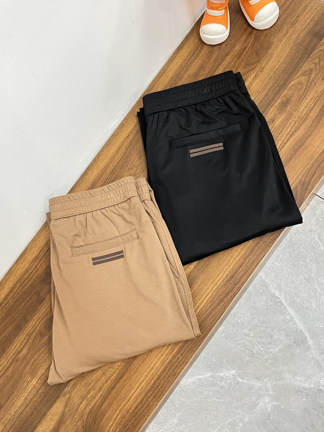 NO:127856,The main recommendation Zegna exclusively offers new styles of Jenia trendy men's fashionable casual pants, high-end European version original single pants, trendy and fashionable casual pants, breathable and comfortable, impeccable details, brand element design concept, reflecting high quality. It presents casual cut, and the upper body style is superb!  Number of codes 48-58 H2025 new model first release, zegna, alexander wang19860909主推 Zegna 独家专供新款杰尼亚潮男时尚休闲裤,高端欧版原单裤子,潮流时尚休闲裤子 透气舒适度高,细节无可挑剔,品牌元素设计理念,体现高品质.呈现休闲裁剪,上身版型超赞！ 码数48-58 H2025新款首发,,zegna,alexander wang,Men's clothing