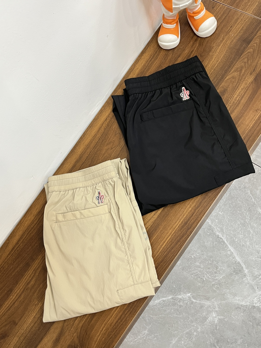 NO:127859,The main recommendation Moncler is exclusively designed for new style men's fashionable casual pants, high-end European version original single pants, trendy and fashionable casual pants, breathable and comfortable, impeccable details, brand element design concept, reflecting high quality. It presents casual cut, and the upper body style is superb!  Number of codes 48-58 H2025 new model first release, christian louboutin, Moncler, alexander wang19860909主推 Moncler 独家专供新款蒙口潮男时尚休闲裤,高端欧版原单裤子,潮流时尚休闲裤子 透气舒适度高,细节无可挑剔,品牌元素设计理念,体现高品质.呈现休闲裁剪,上身版型超赞！ 码数48-58 H2025新款首发,,christian louboutin,Moncler,alexander wang,Men's clothing